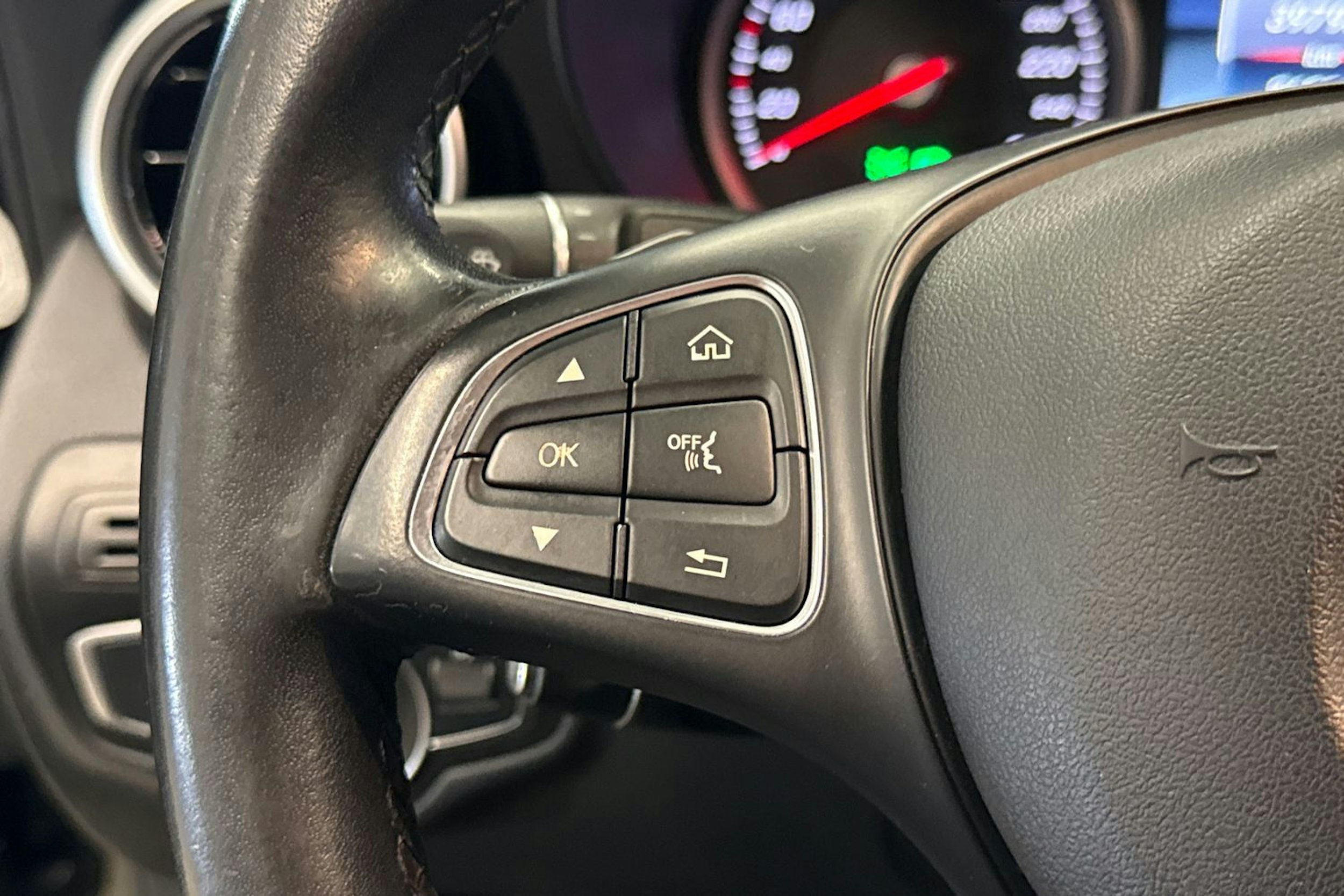 musta Mercedes-Benz C 2017 kuva 21.