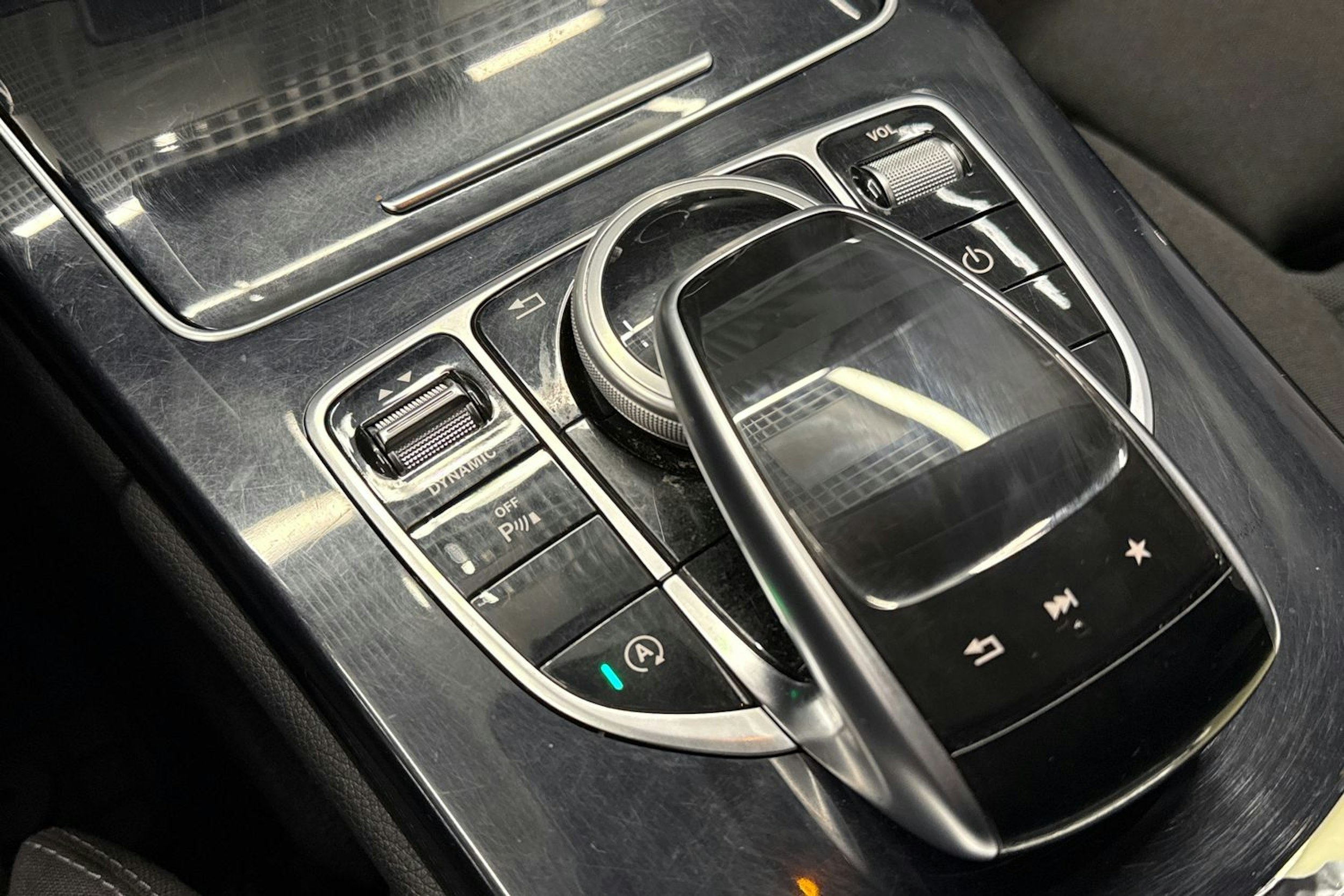 musta Mercedes-Benz C 2017 kuva 27.