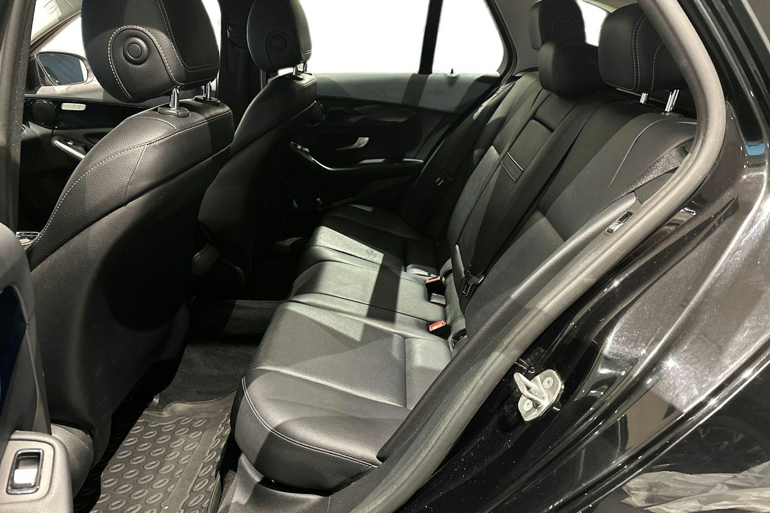 musta Mercedes-Benz C 2017 kuva 8.