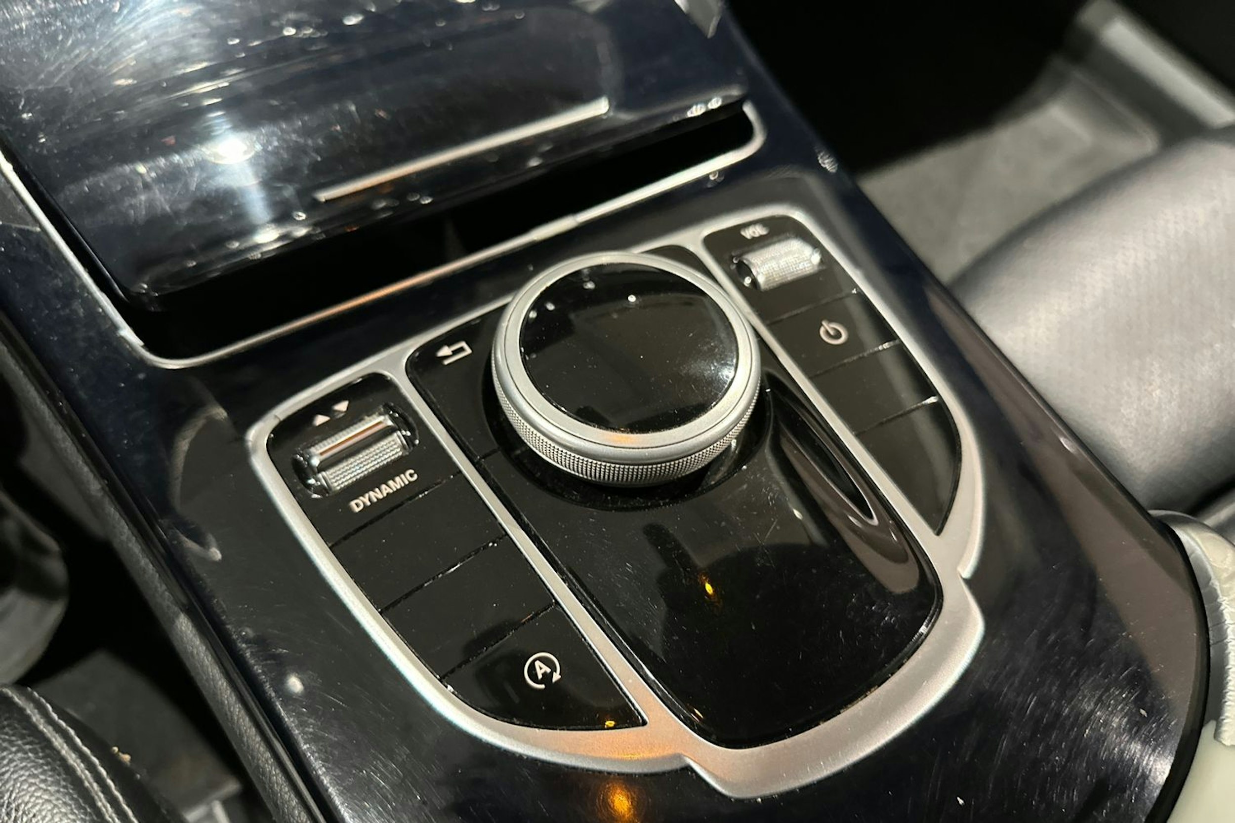 musta Mercedes-Benz C 2017 kuva 19.