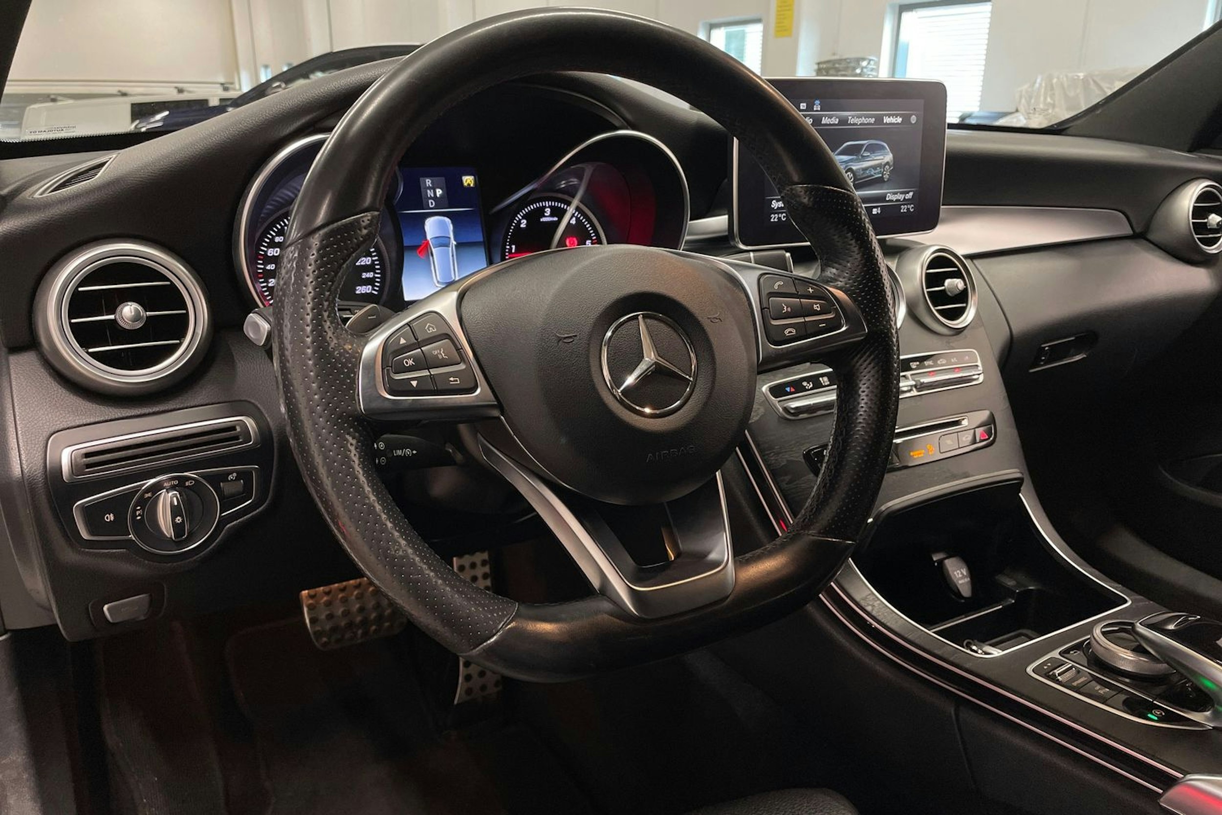 valkoinen Mercedes-Benz C 2017 kuva 26.