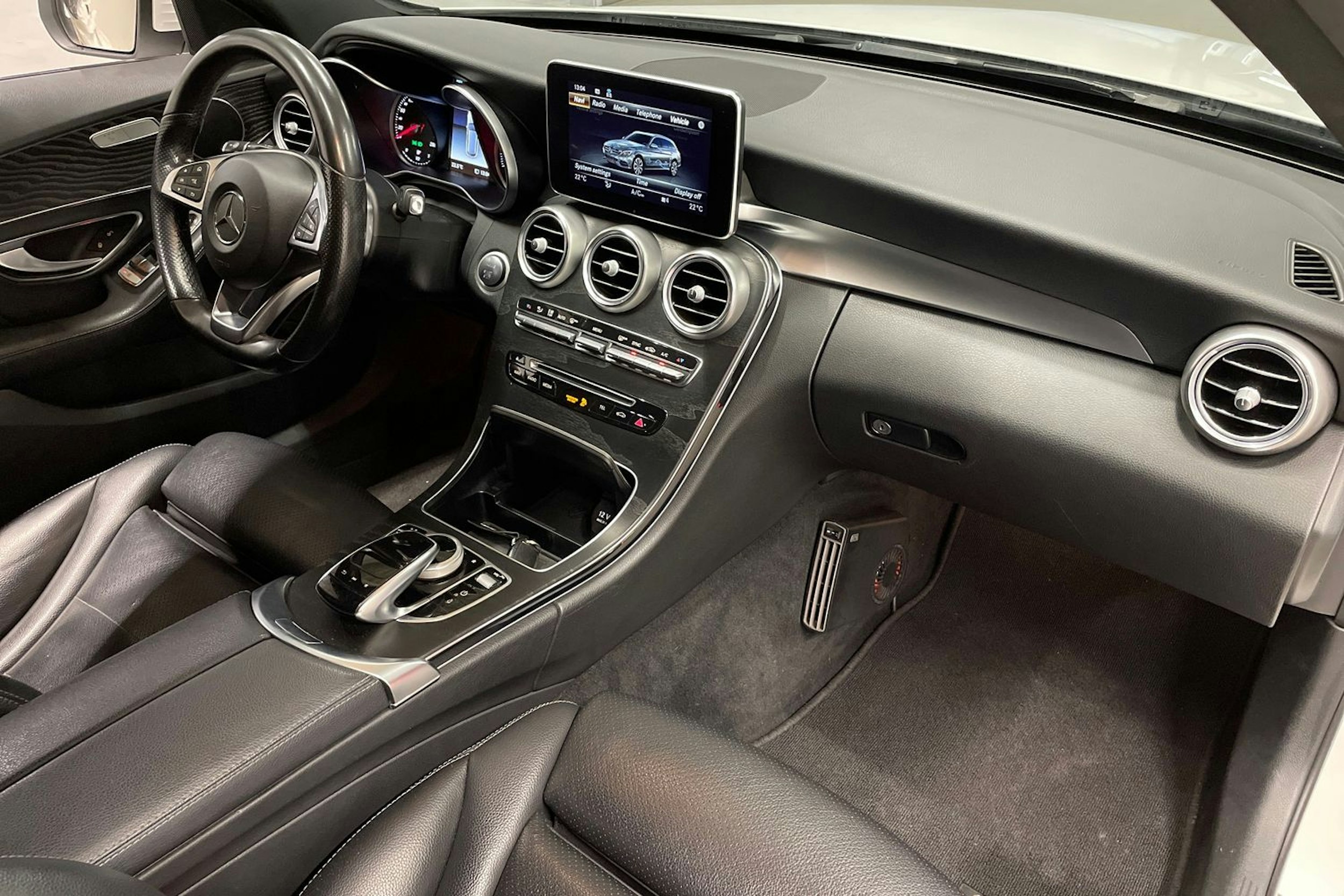 valkoinen Mercedes-Benz C 2017 kuva 28.