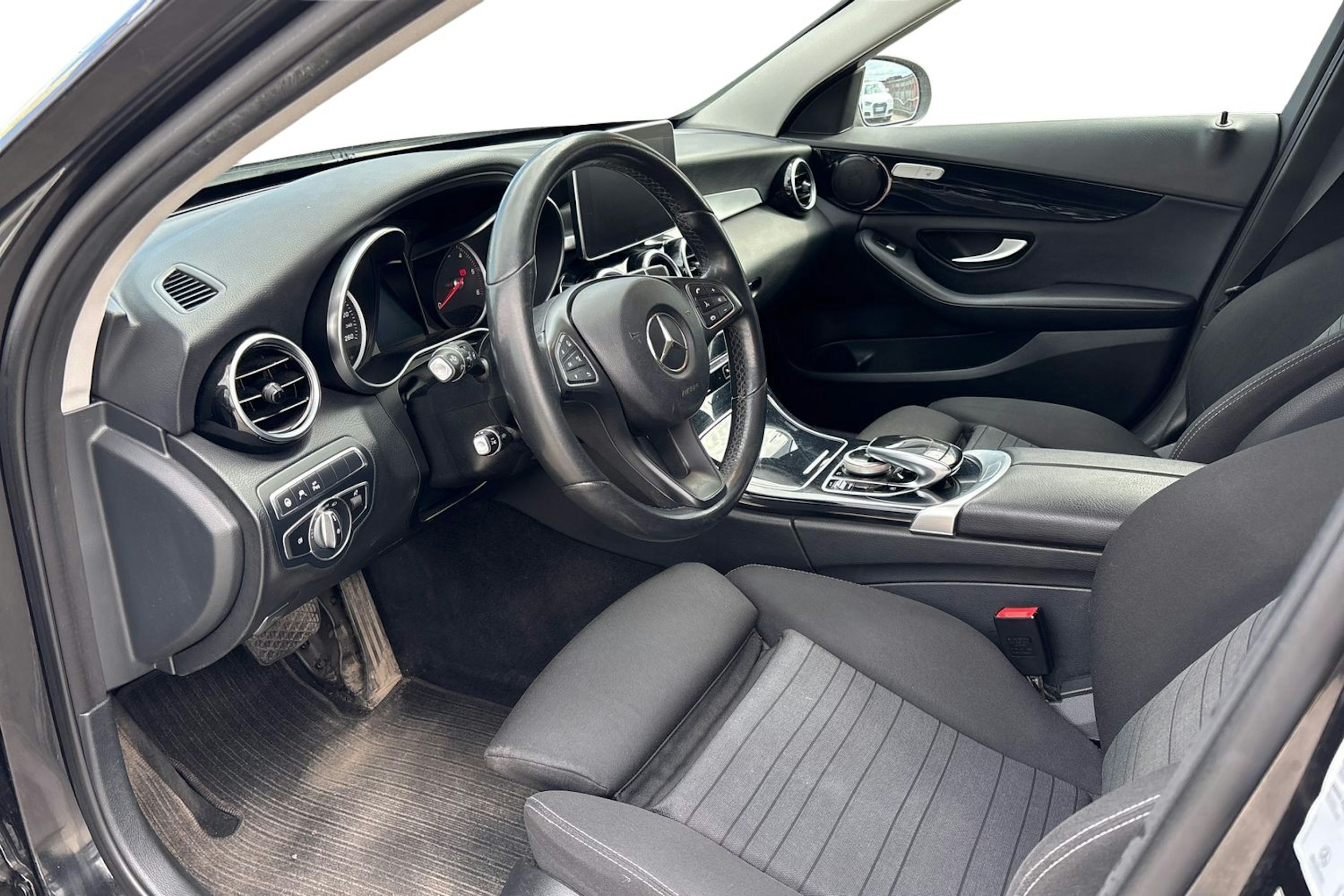 musta Mercedes-Benz C 2018 kuva 3.