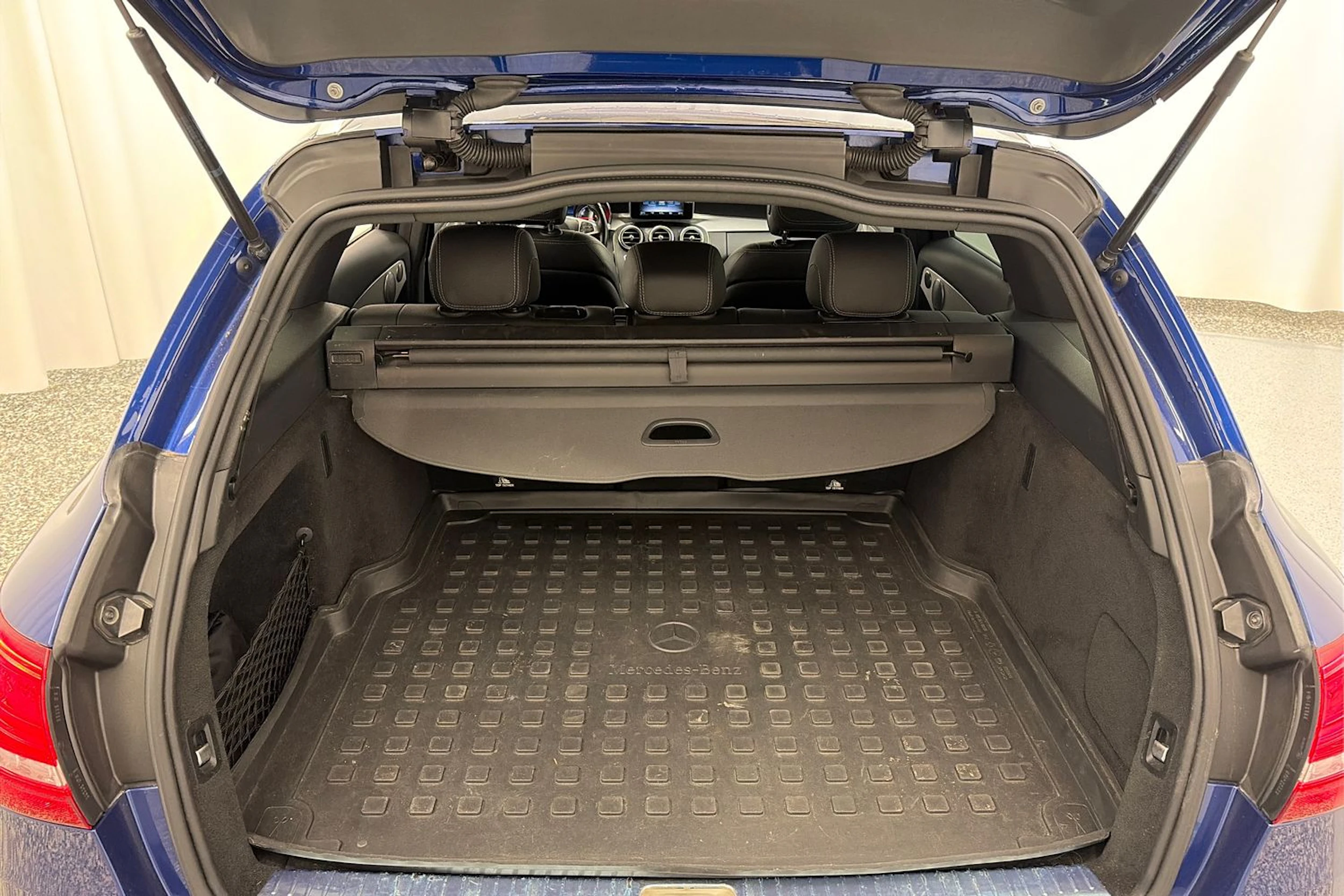 sininen Mercedes-Benz C 2017 kuva 15.