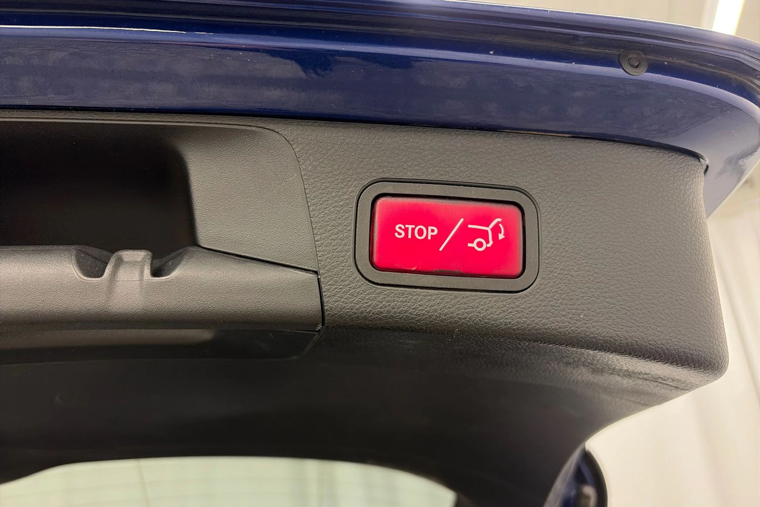 sininen Mercedes-Benz C 2017 kuva 16.