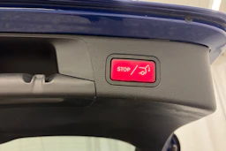 sininen Mercedes-Benz C 2017 kuva 16.