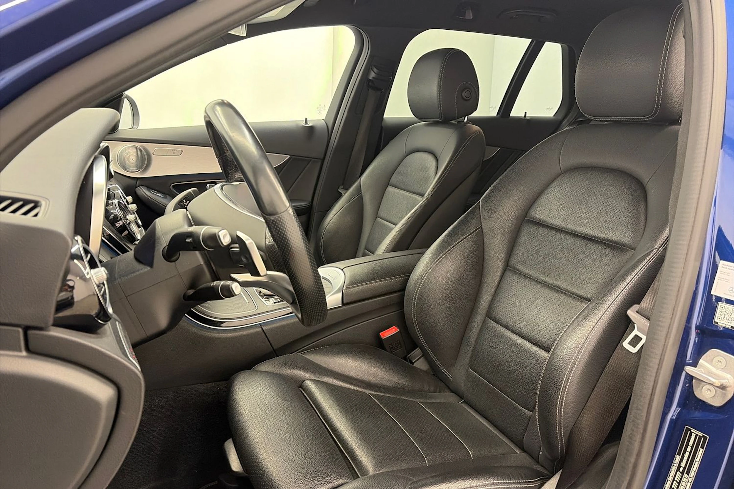 sininen Mercedes-Benz C 2017 kuva 18.