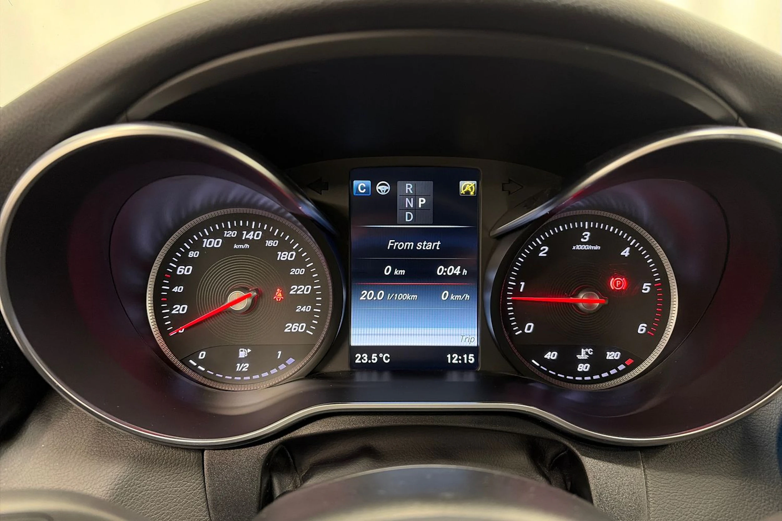 sininen Mercedes-Benz C 2017 kuva 22.