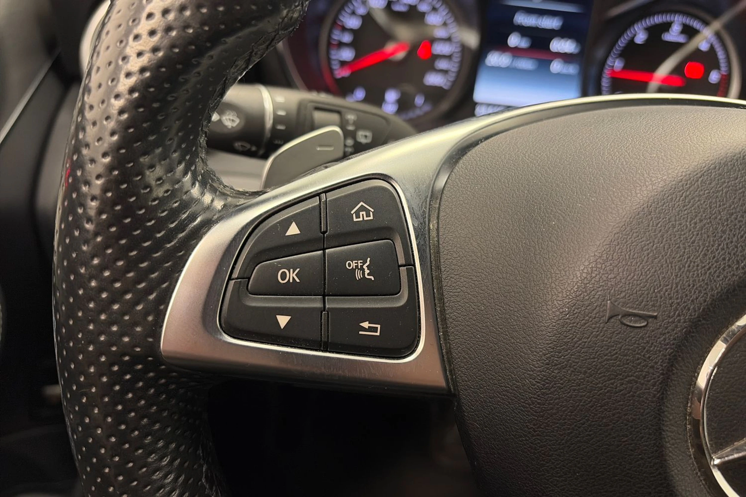 sininen Mercedes-Benz C 2017 kuva 23.