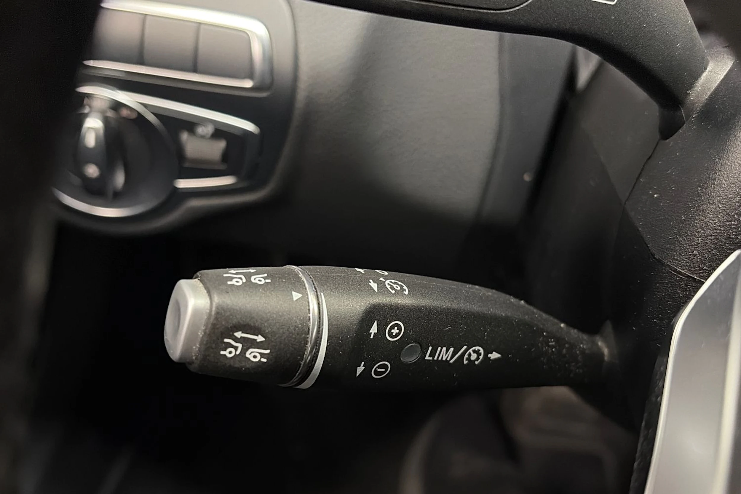 sininen Mercedes-Benz C 2017 kuva 25.