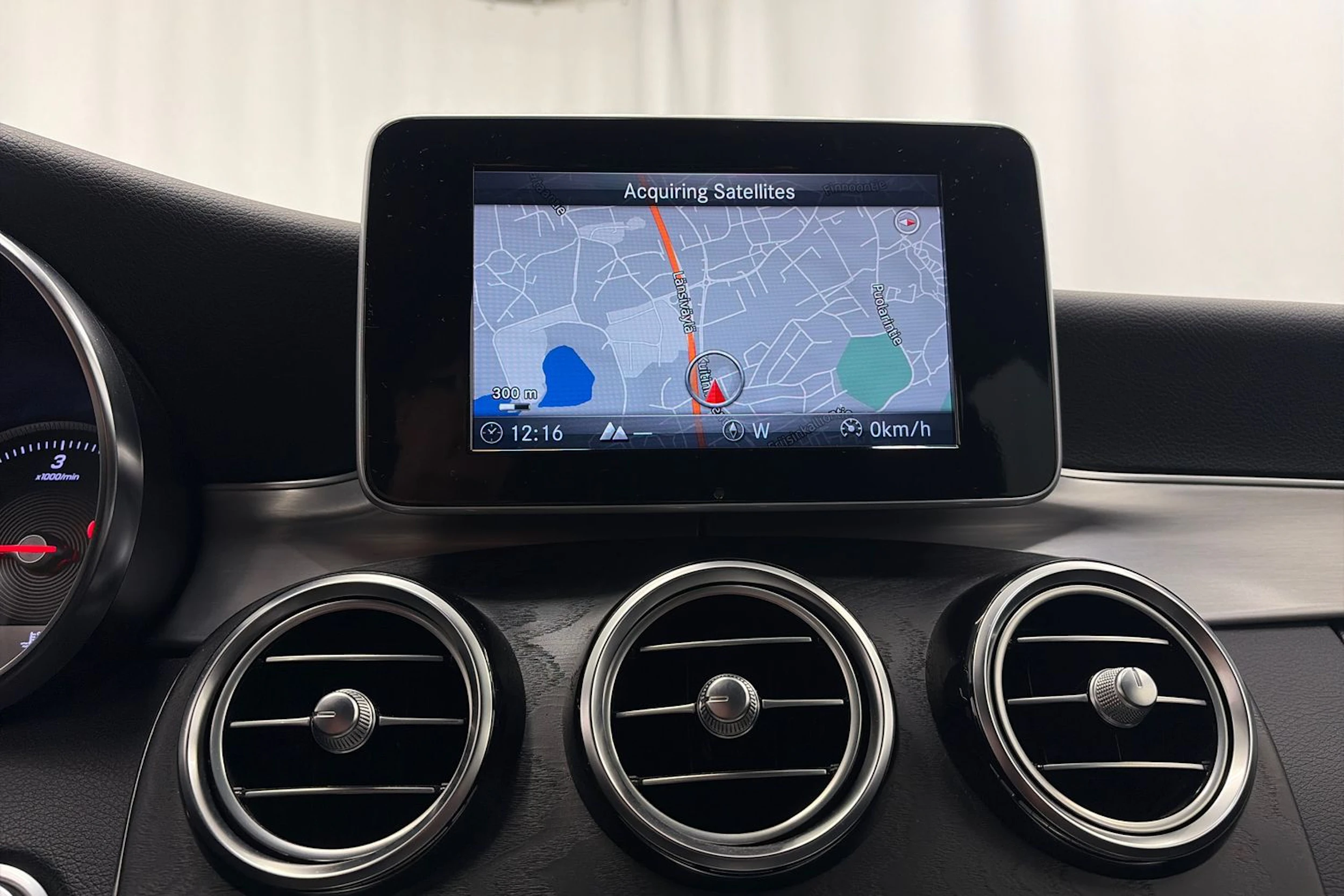 sininen Mercedes-Benz C 2017 kuva 26.