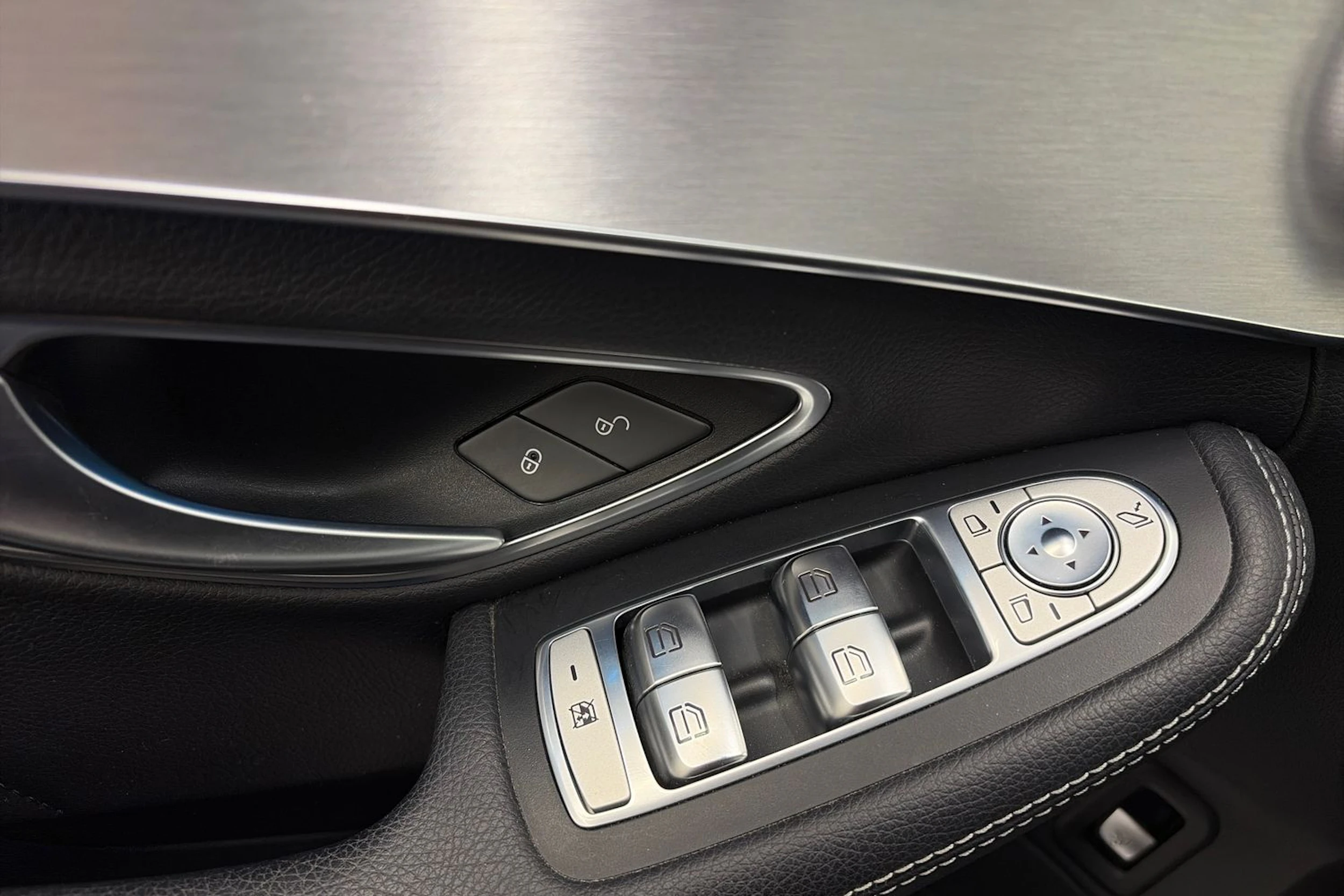 sininen Mercedes-Benz C 2017 kuva 35.