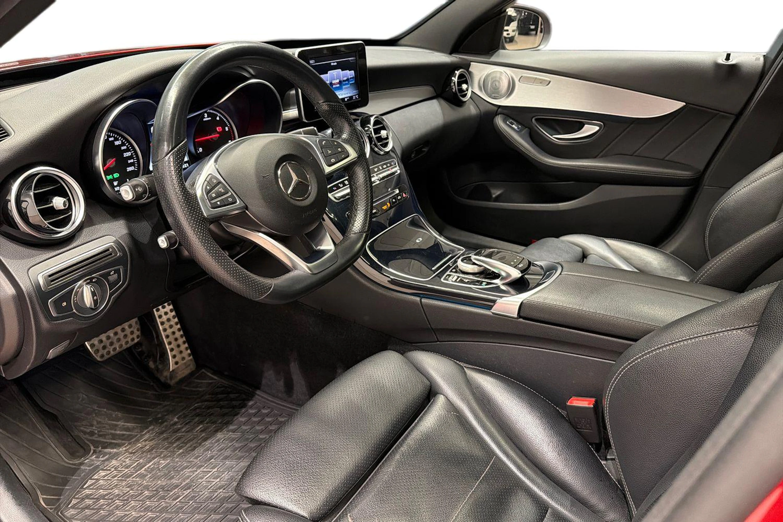 punainen Mercedes-Benz C 2017 kuva 6.