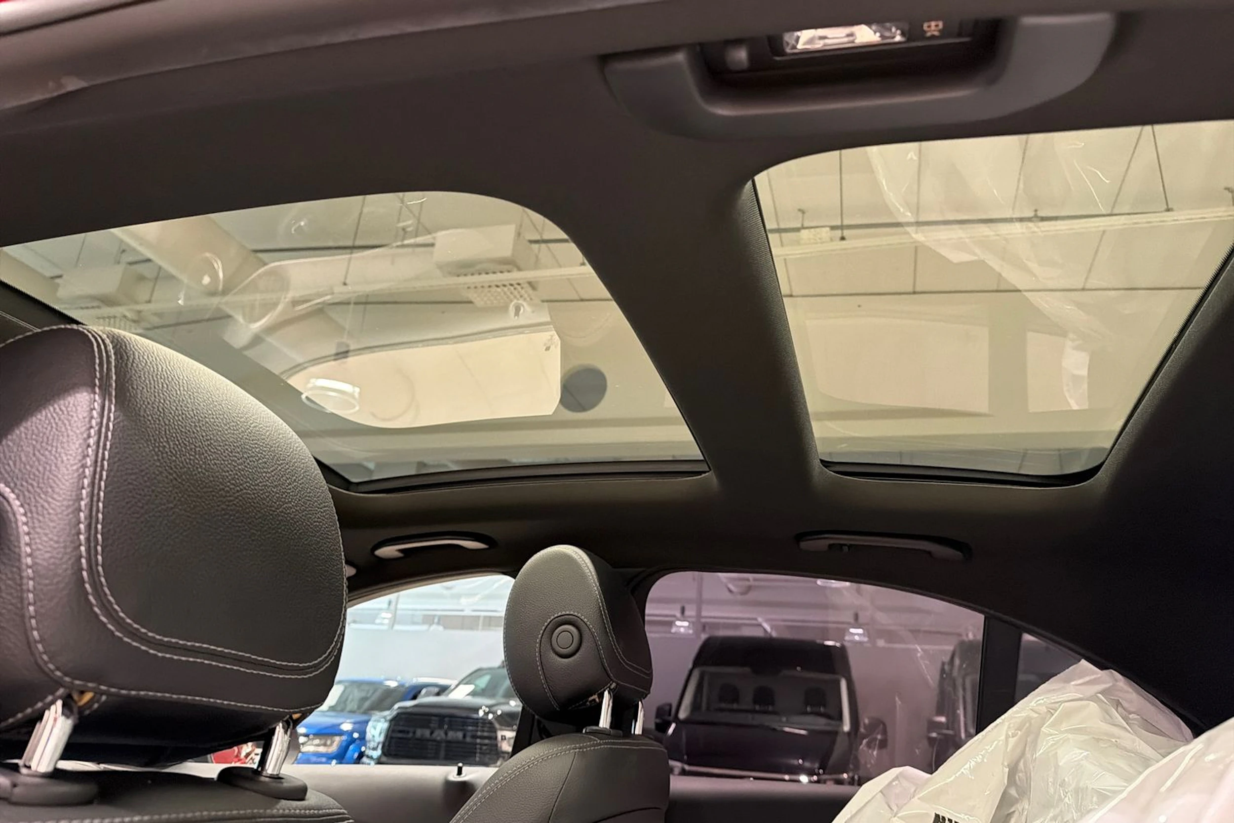 punainen Mercedes-Benz C 2017 kuva 11.