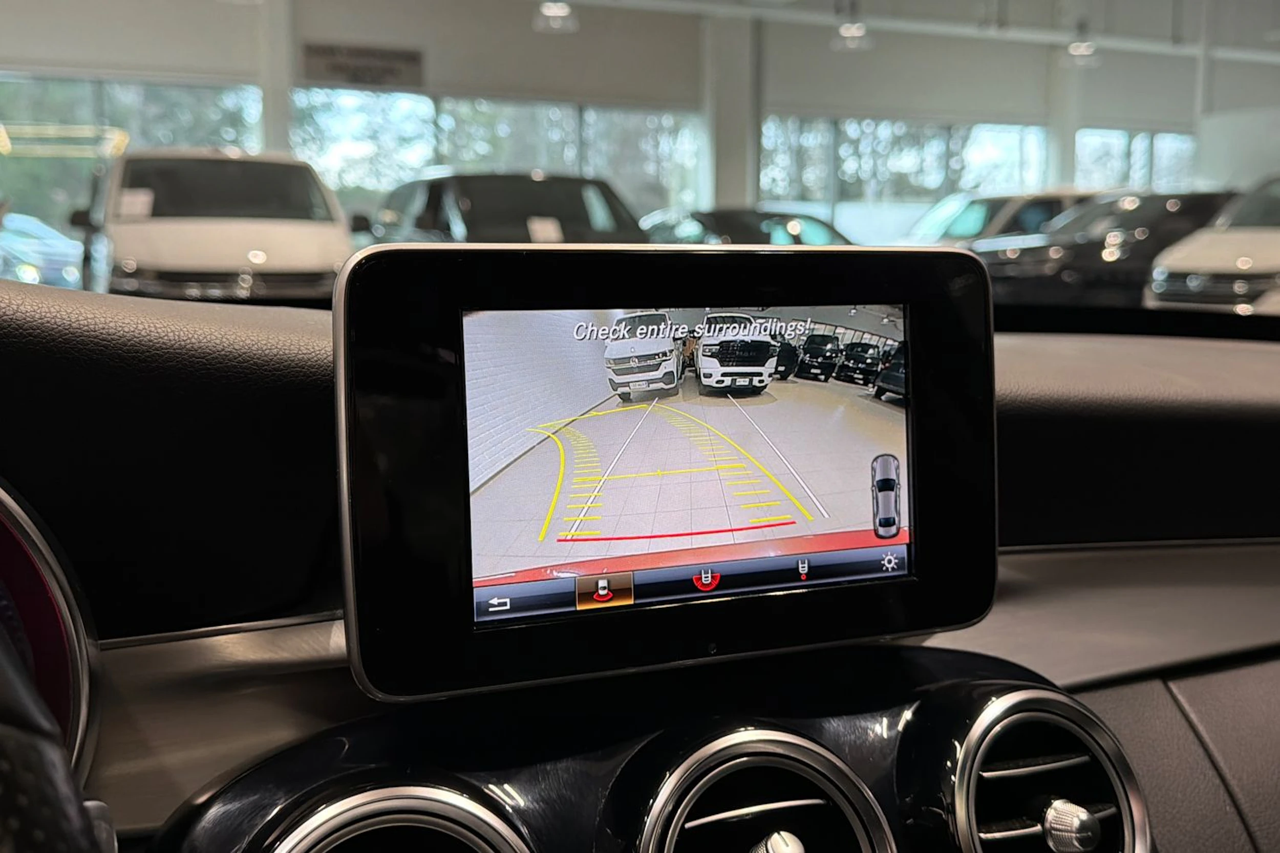 punainen Mercedes-Benz C 2017 kuva 17.