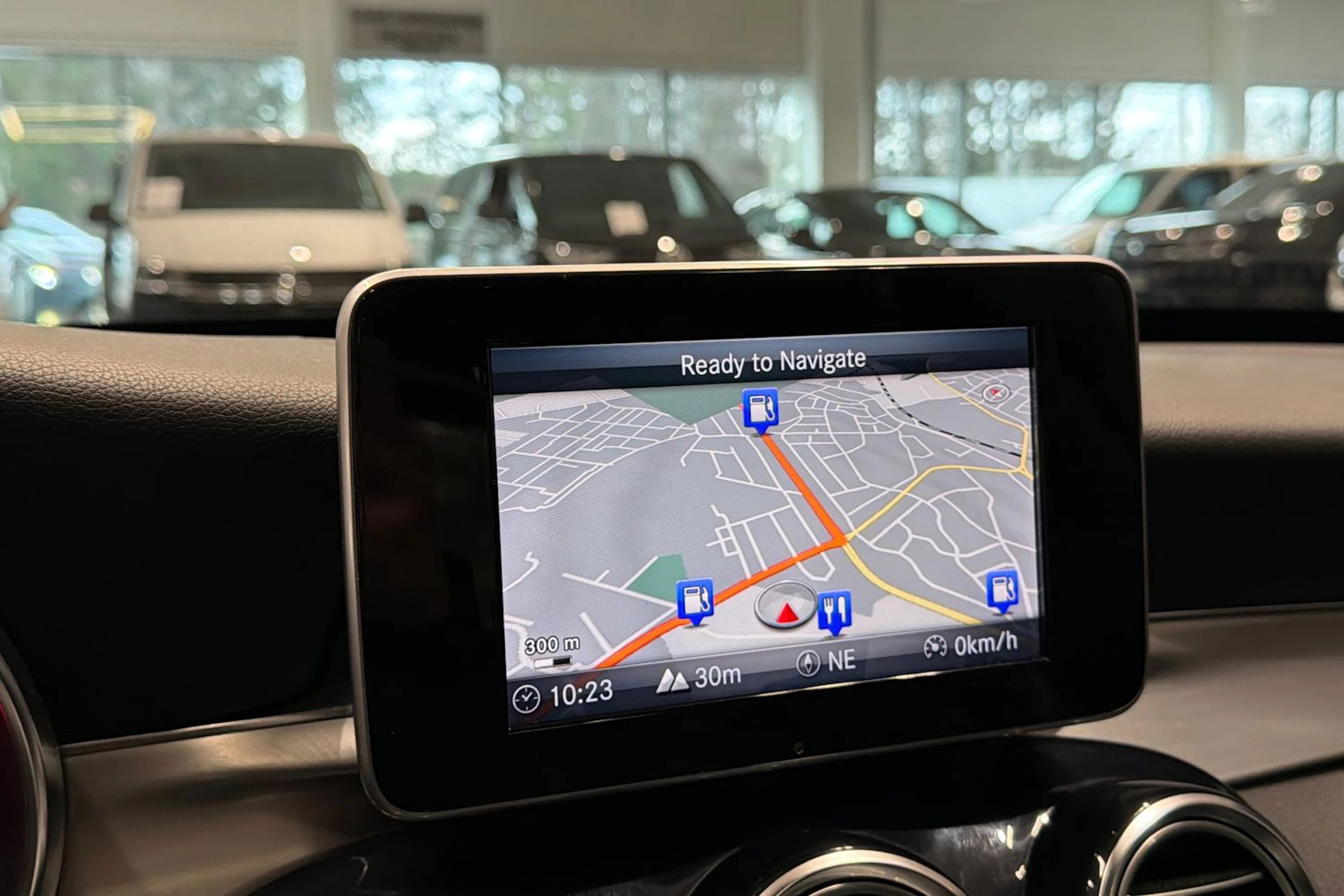 punainen Mercedes-Benz C 2017 kuva 18.