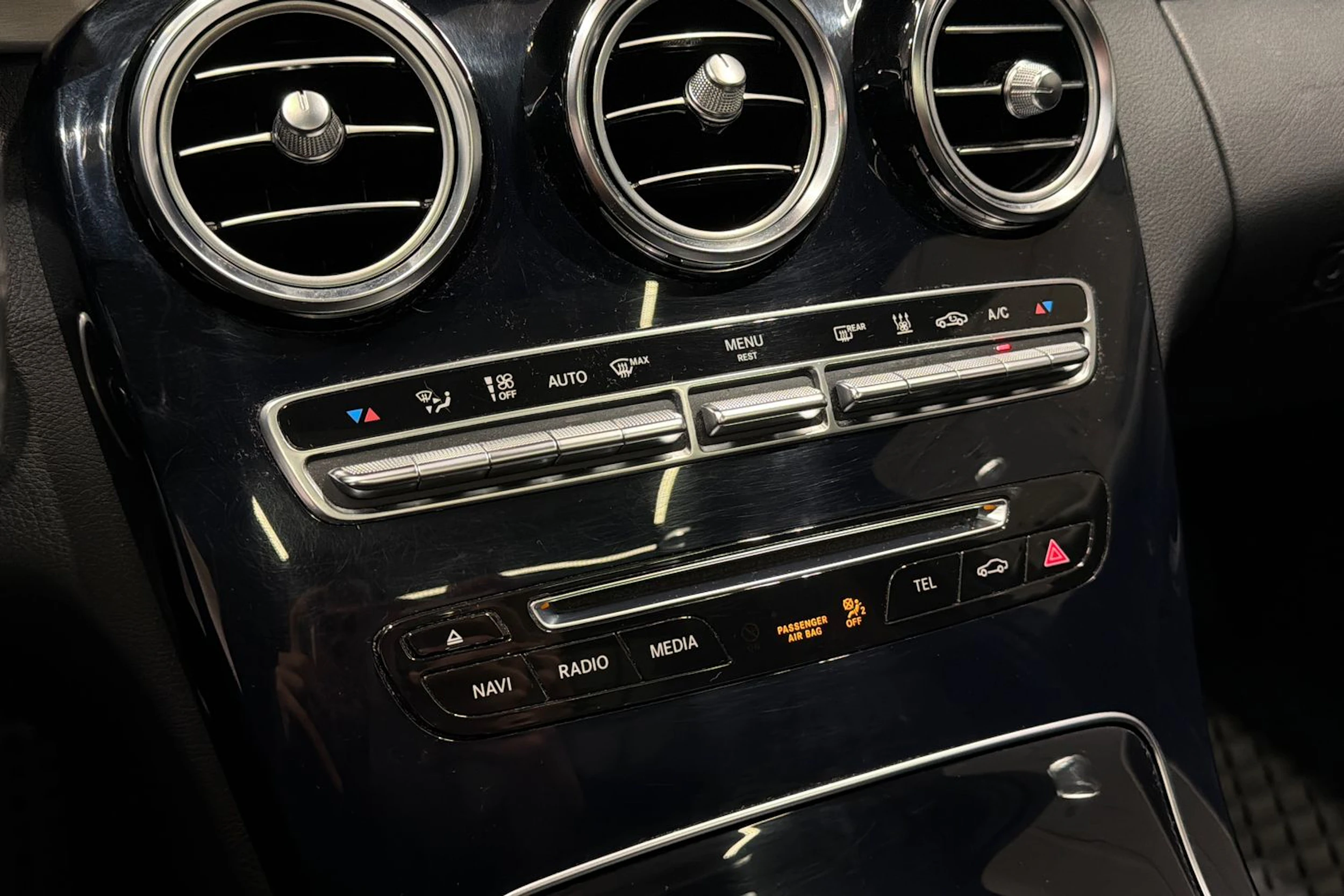 punainen Mercedes-Benz C 2017 kuva 19.