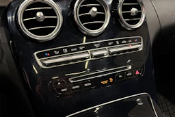 punainen Mercedes-Benz C 2017 kuva 19.