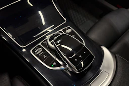 punainen Mercedes-Benz C 2017 kuva 20.