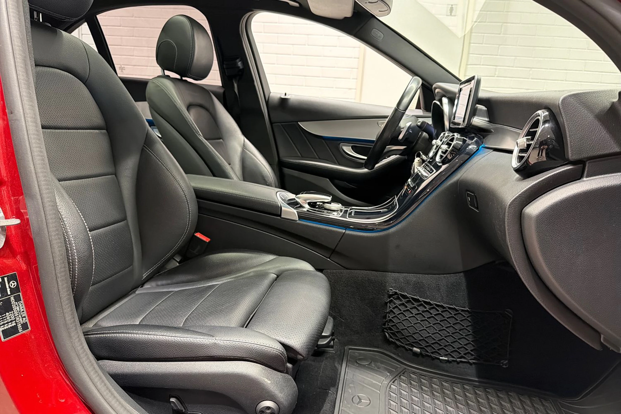 punainen Mercedes-Benz C 2017 kuva 21.