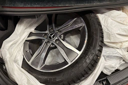 punainen Mercedes-Benz C 2017 kuva 23.