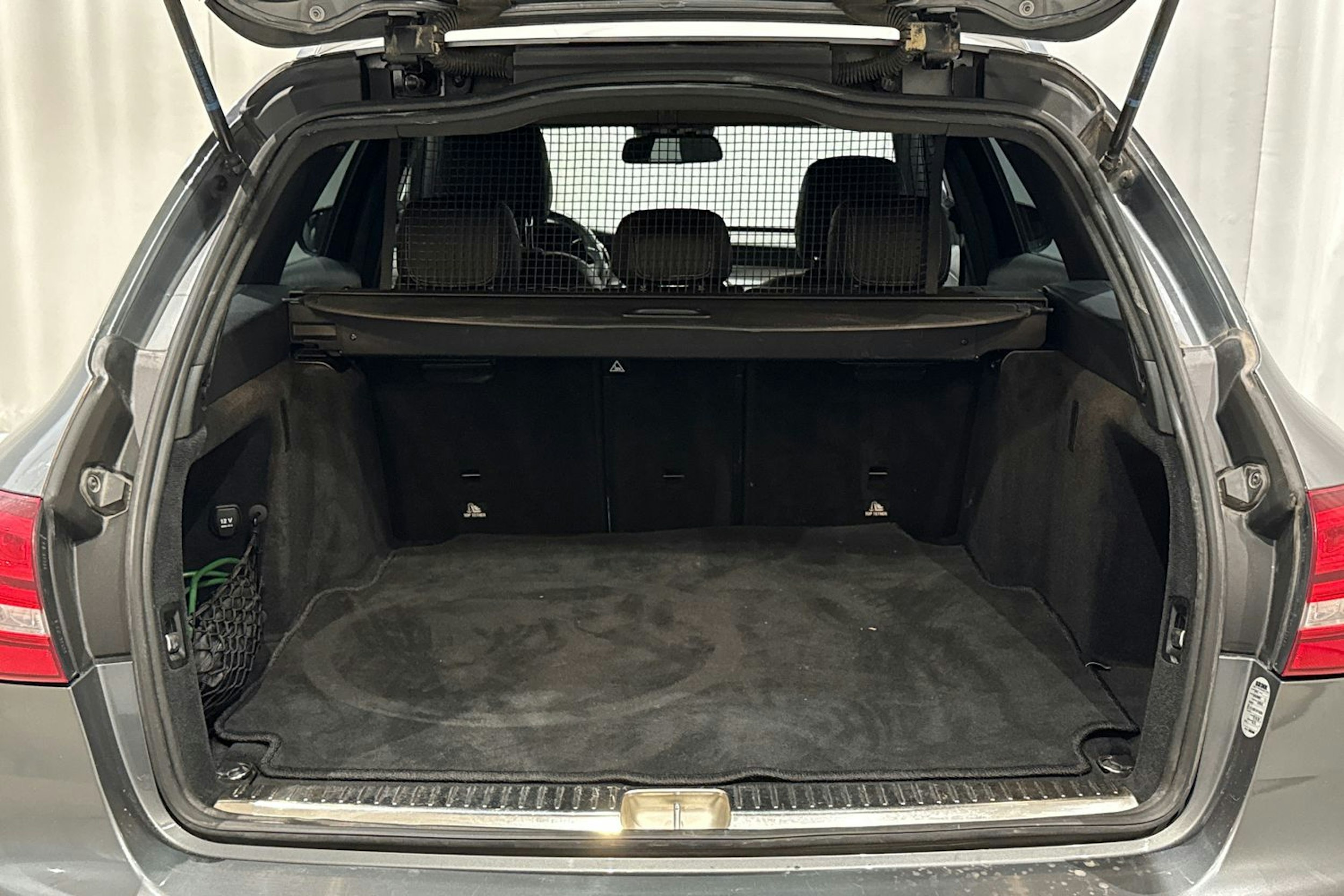 harmaa Mercedes-Benz C 2017 kuva 15.