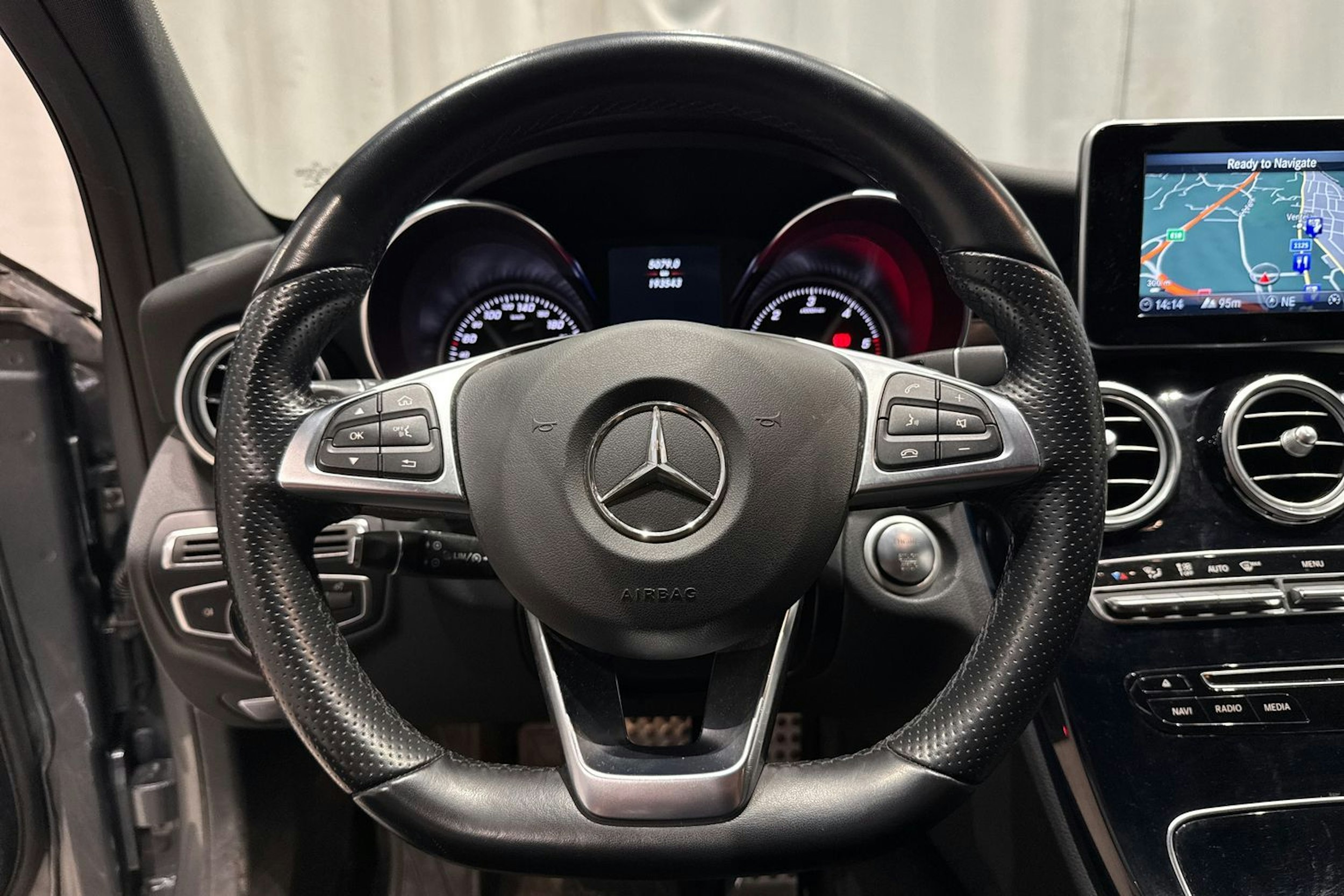 harmaa Mercedes-Benz C 2017 kuva 18.
