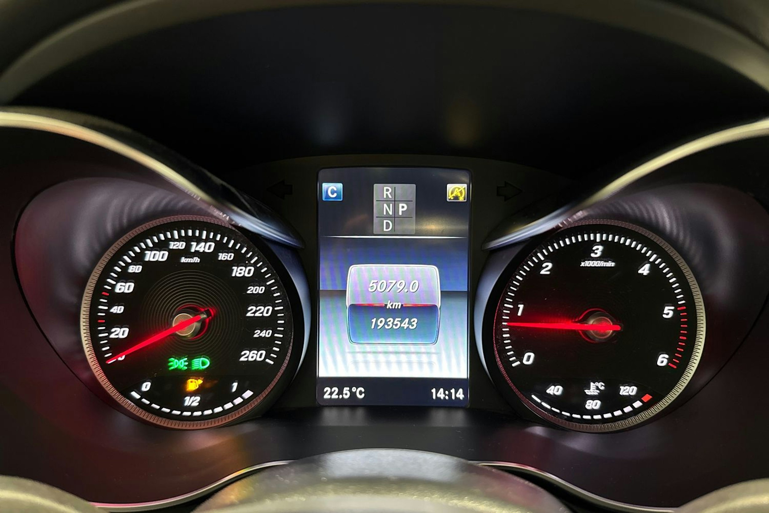 harmaa Mercedes-Benz C 2017 kuva 19.