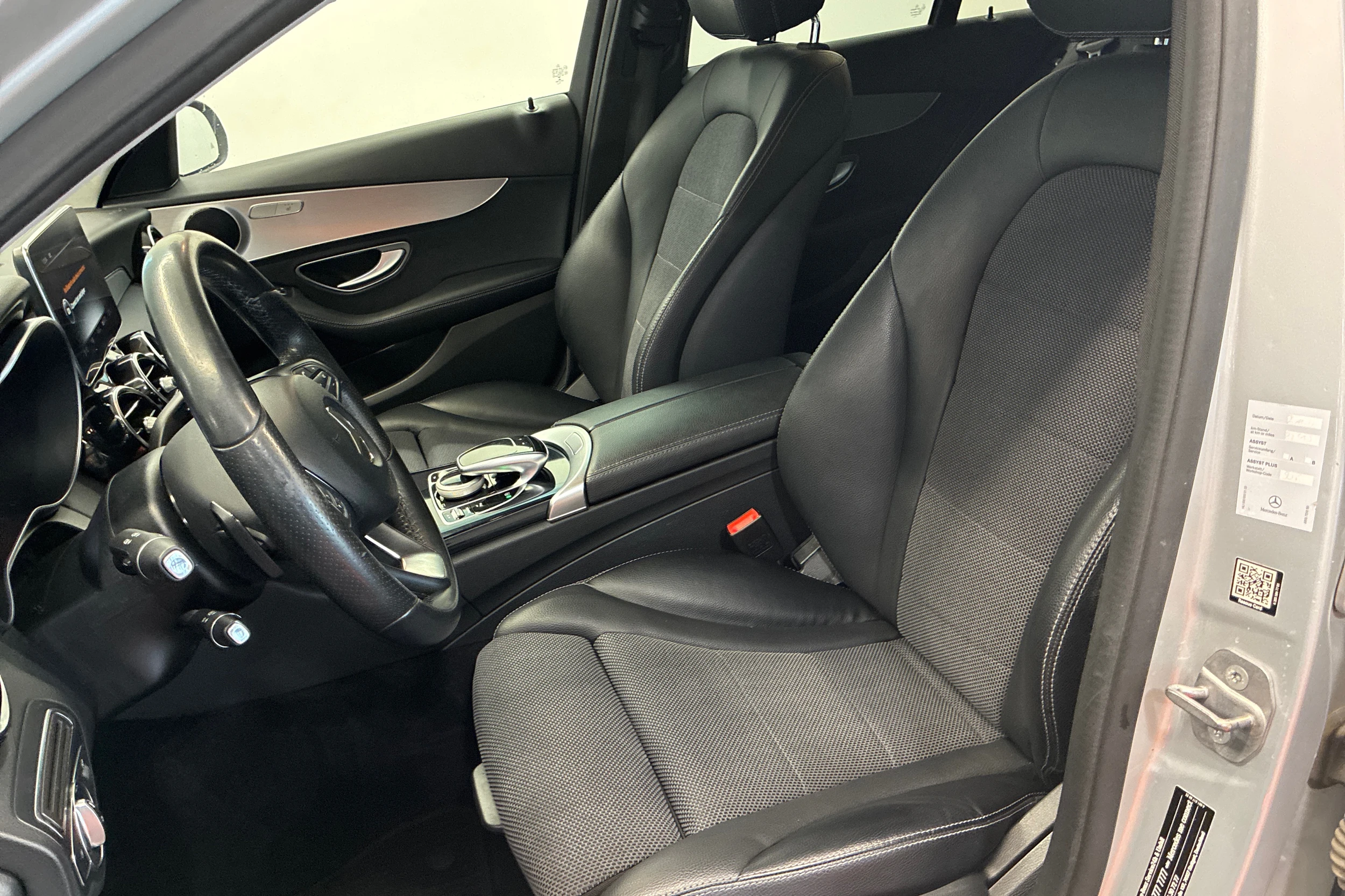 harmaa Mercedes-Benz C 2017 kuva 19.