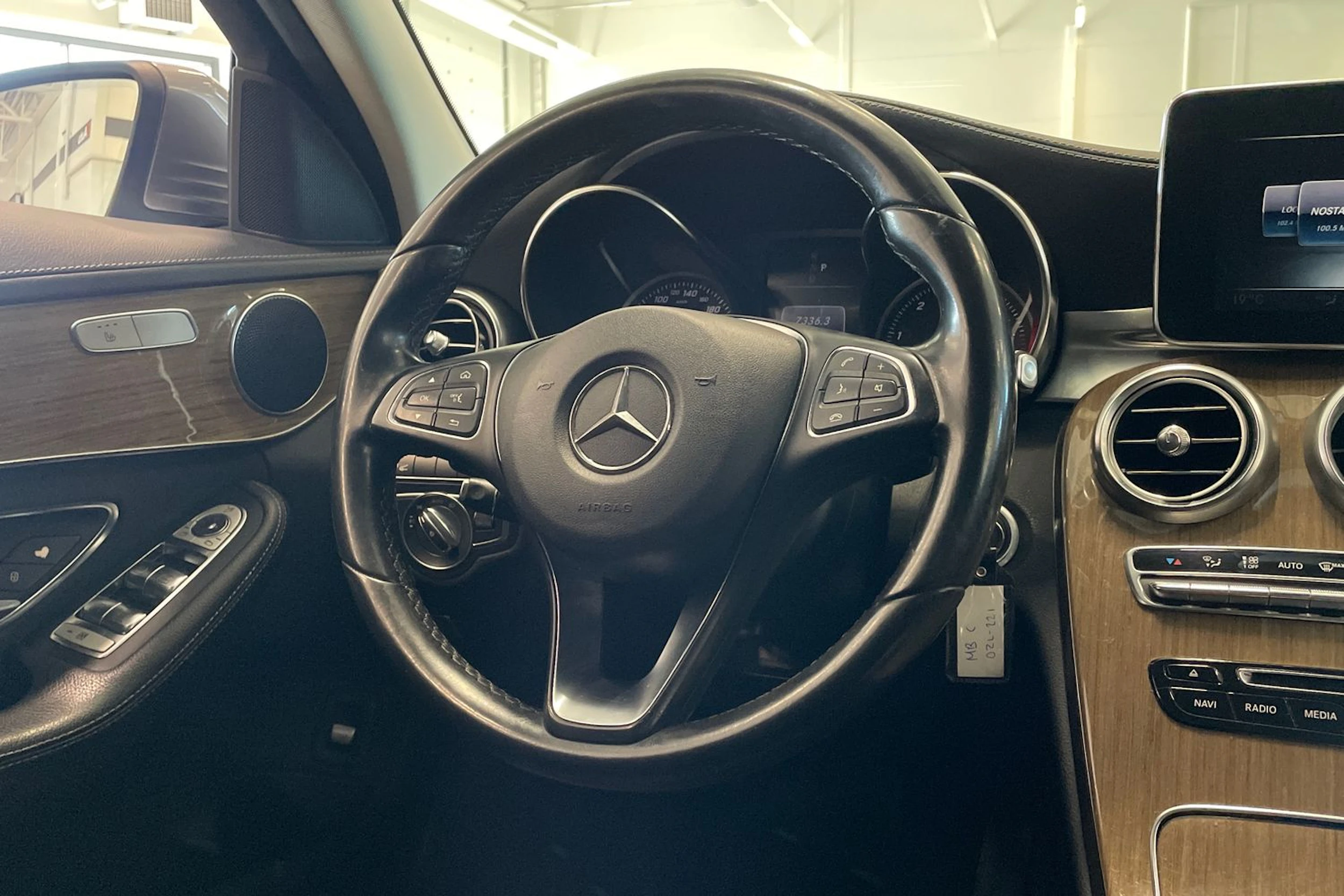 harmaa Mercedes-Benz C 2017 kuva 13.