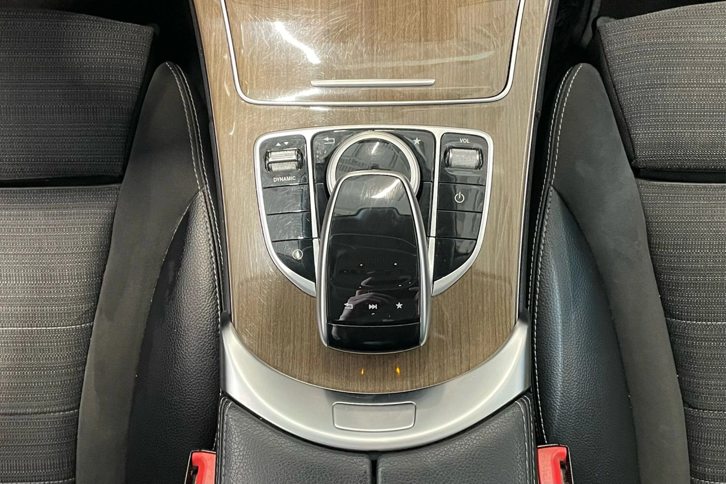 harmaa Mercedes-Benz C 2017 kuva 28.