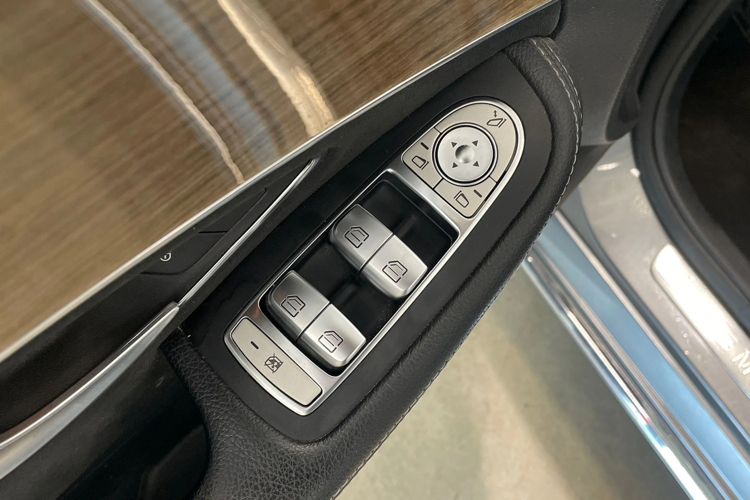 harmaa Mercedes-Benz C 2017 kuva 32.