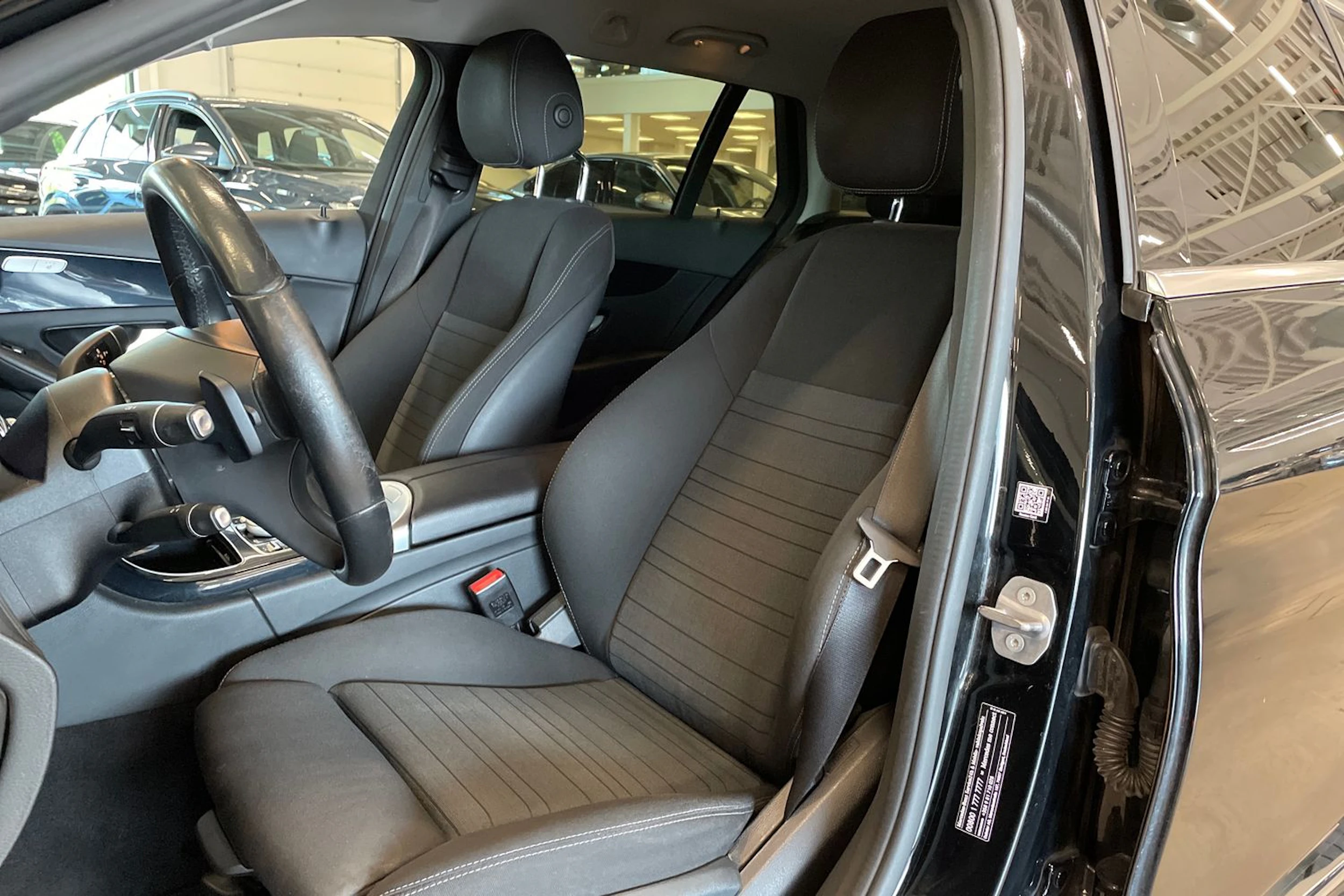 musta Mercedes-Benz C 2017 kuva 11.