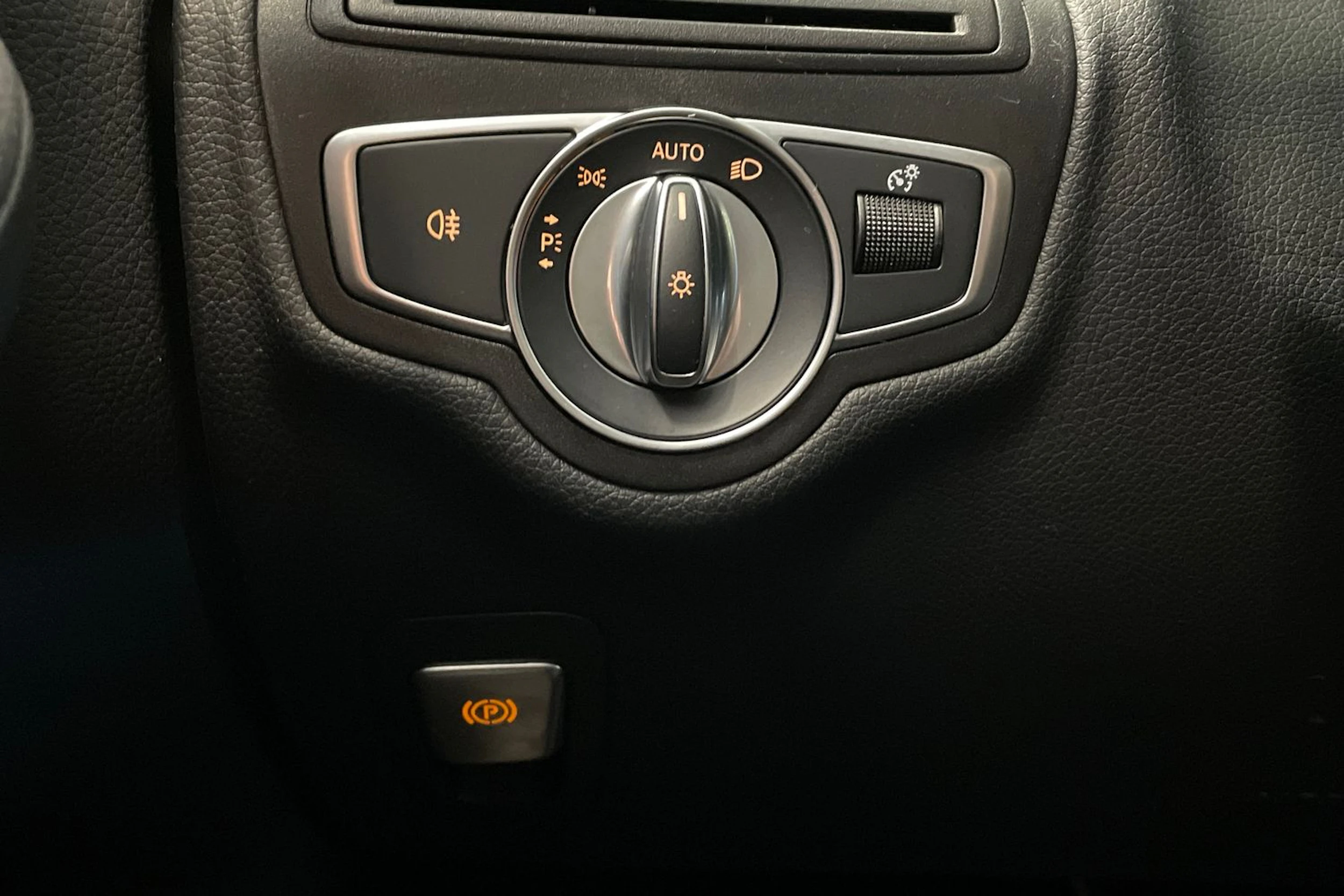 musta Mercedes-Benz C 2017 kuva 18.