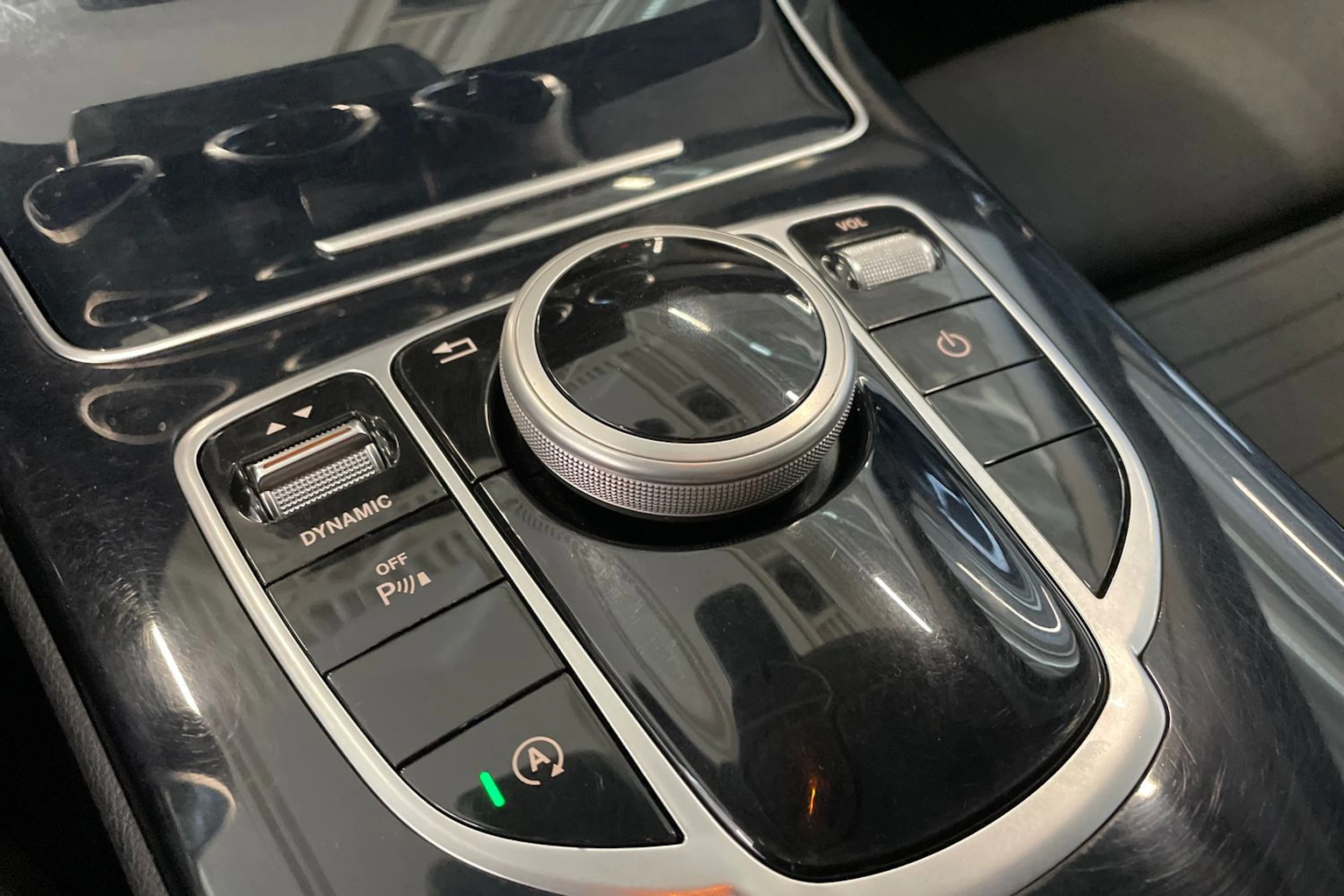 musta Mercedes-Benz C 2017 kuva 25.