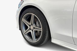 Valkoinen Mercedes-Benz C 2017 kuva 12.