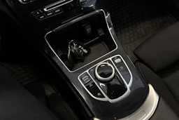 Valkoinen Mercedes-Benz C 2017 kuva 20.