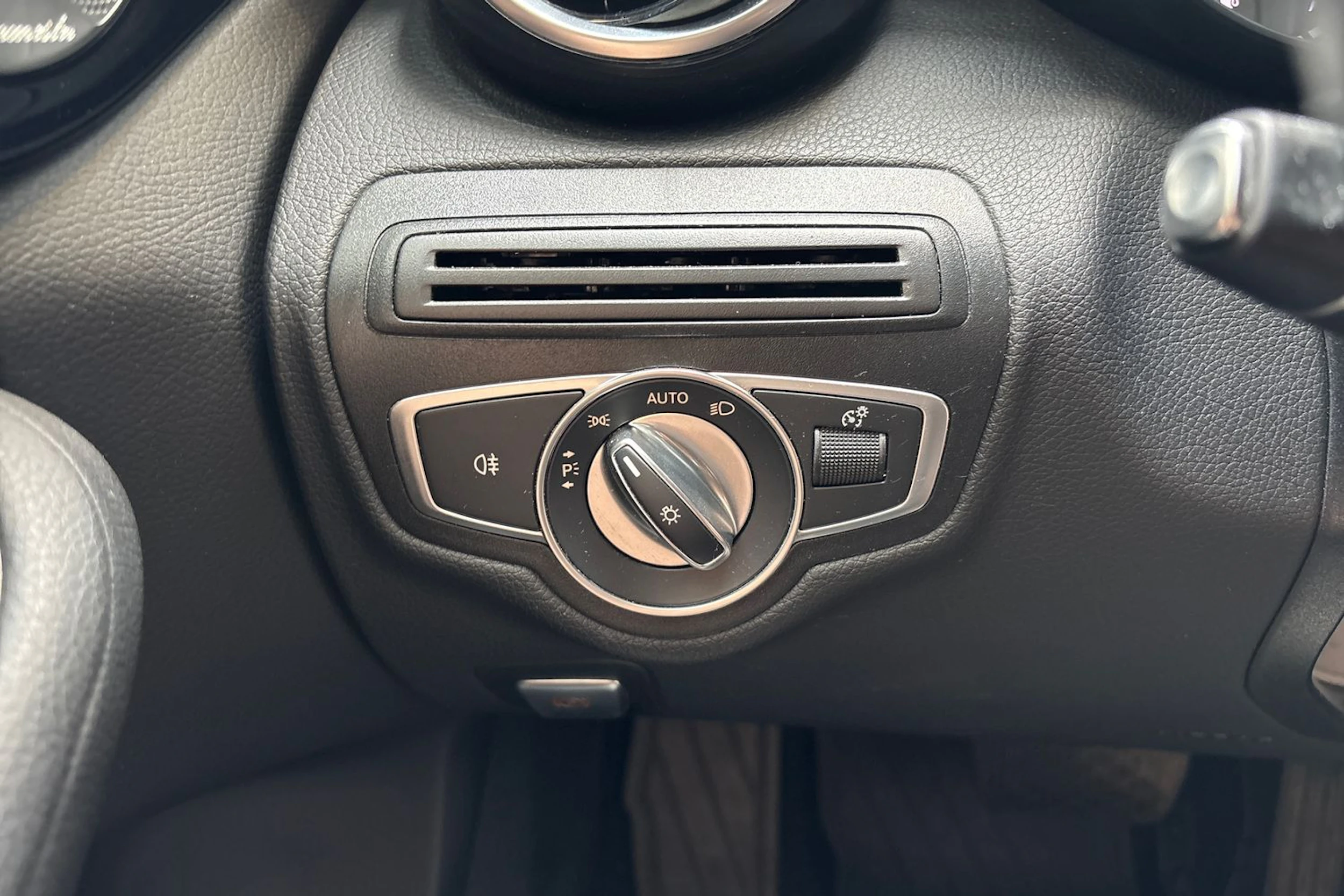 valkoinen Mercedes-Benz C 2017 kuva 15.