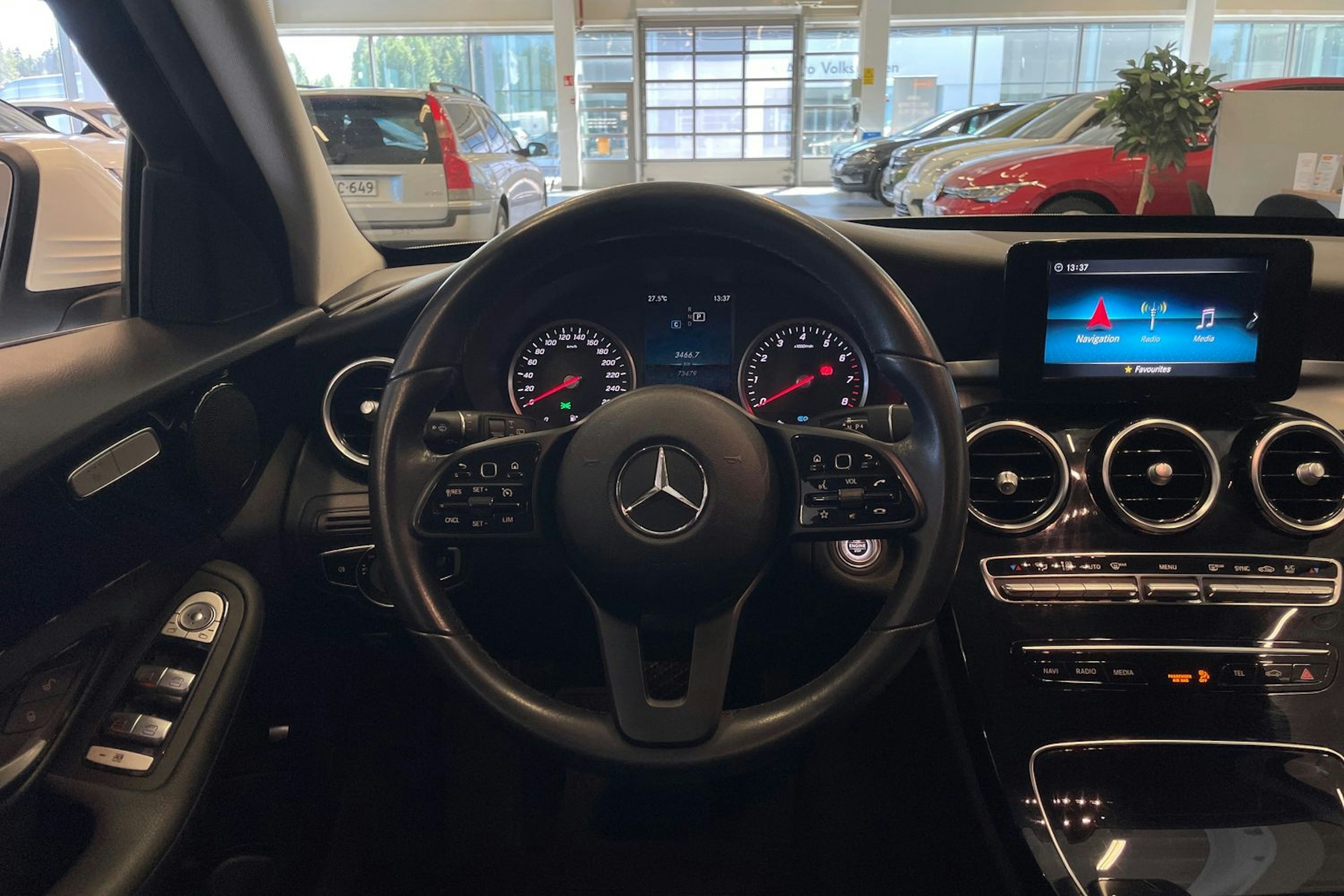Valkoinen Mercedes-Benz C 2018 kuva 18.