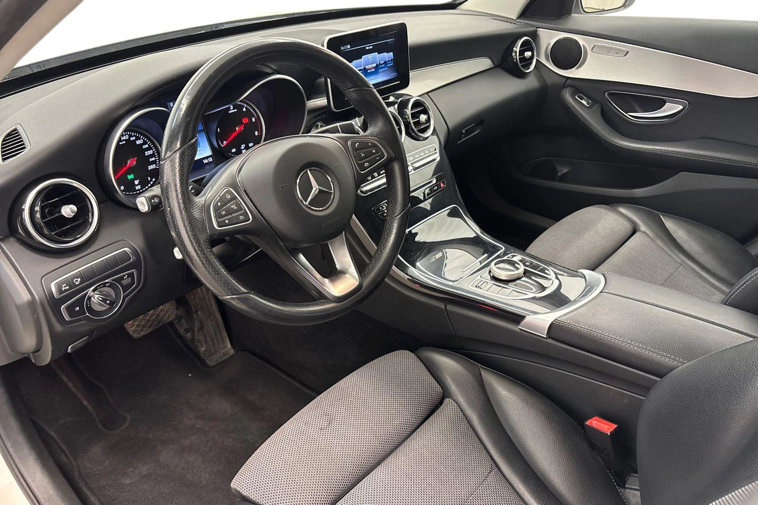 valkoinen Mercedes-Benz C 2018 kuva 6.