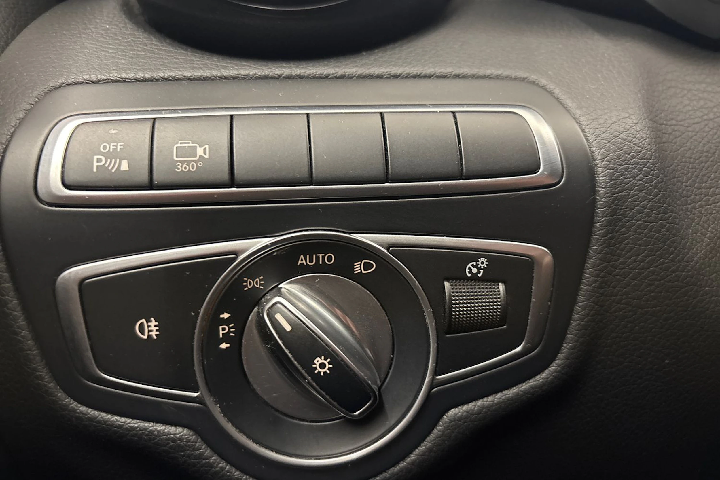 valkoinen Mercedes-Benz C 2018 kuva 16.