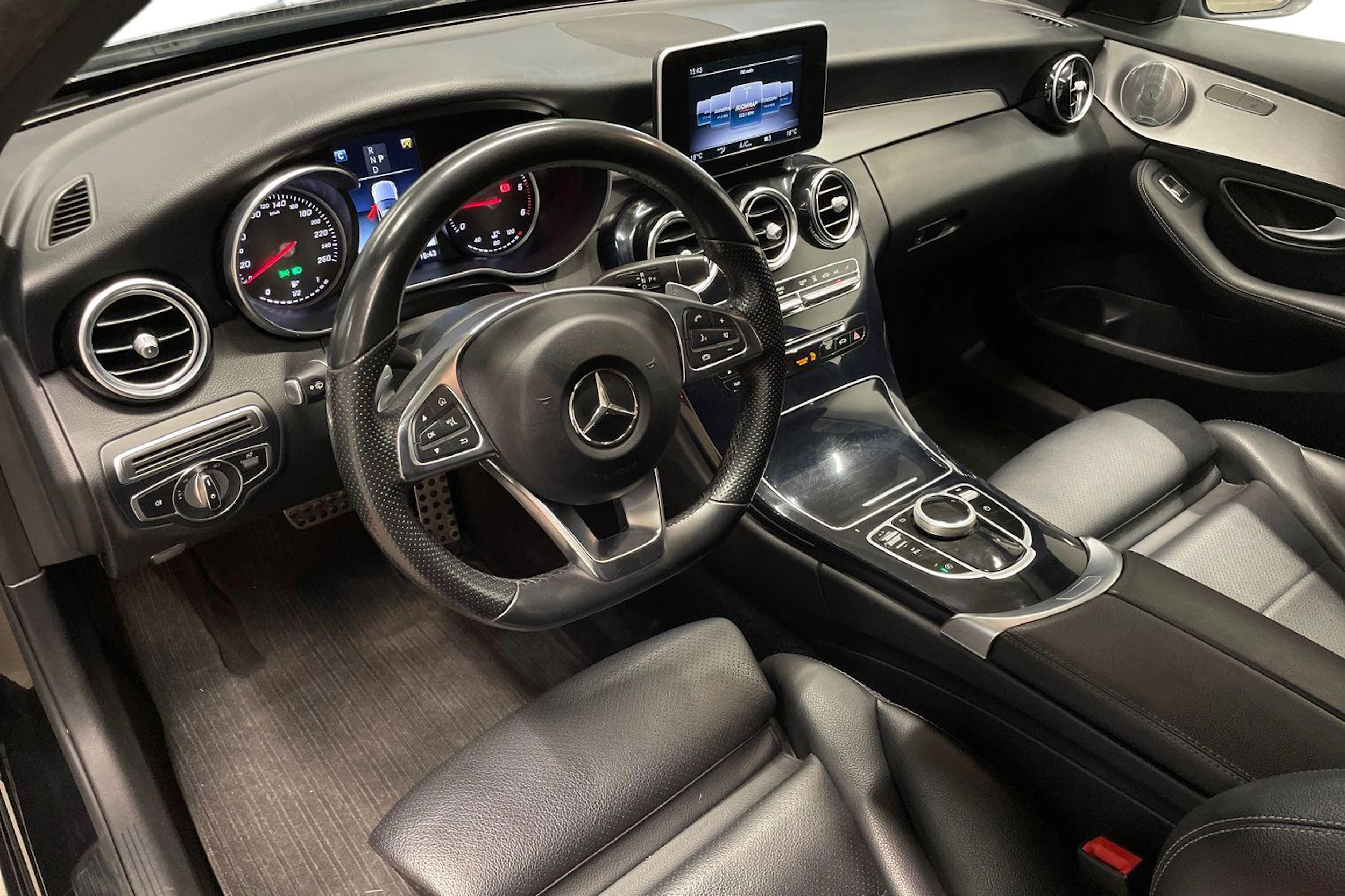 musta Mercedes-Benz C 2018 kuva 6.