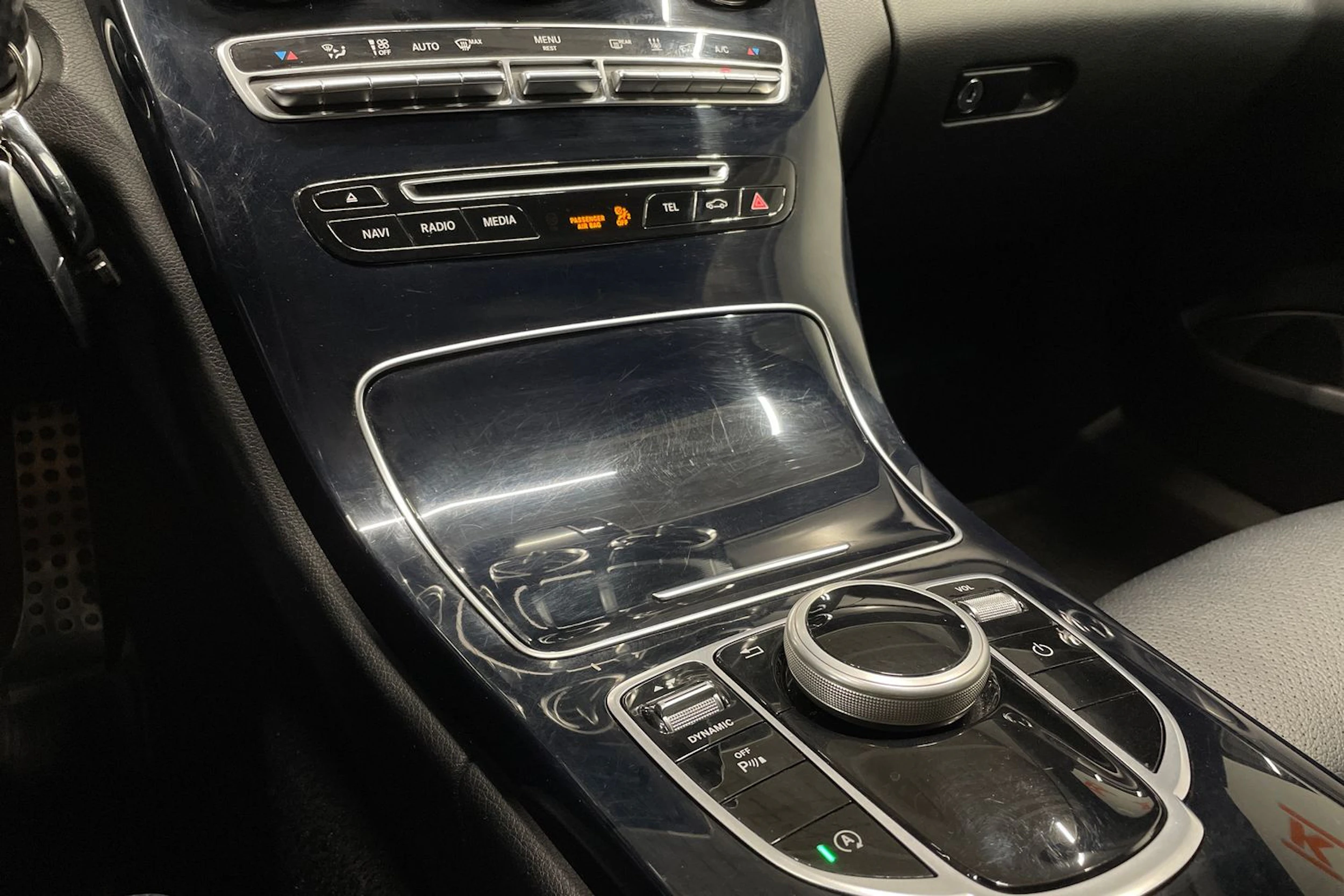 musta Mercedes-Benz C 2018 kuva 16.