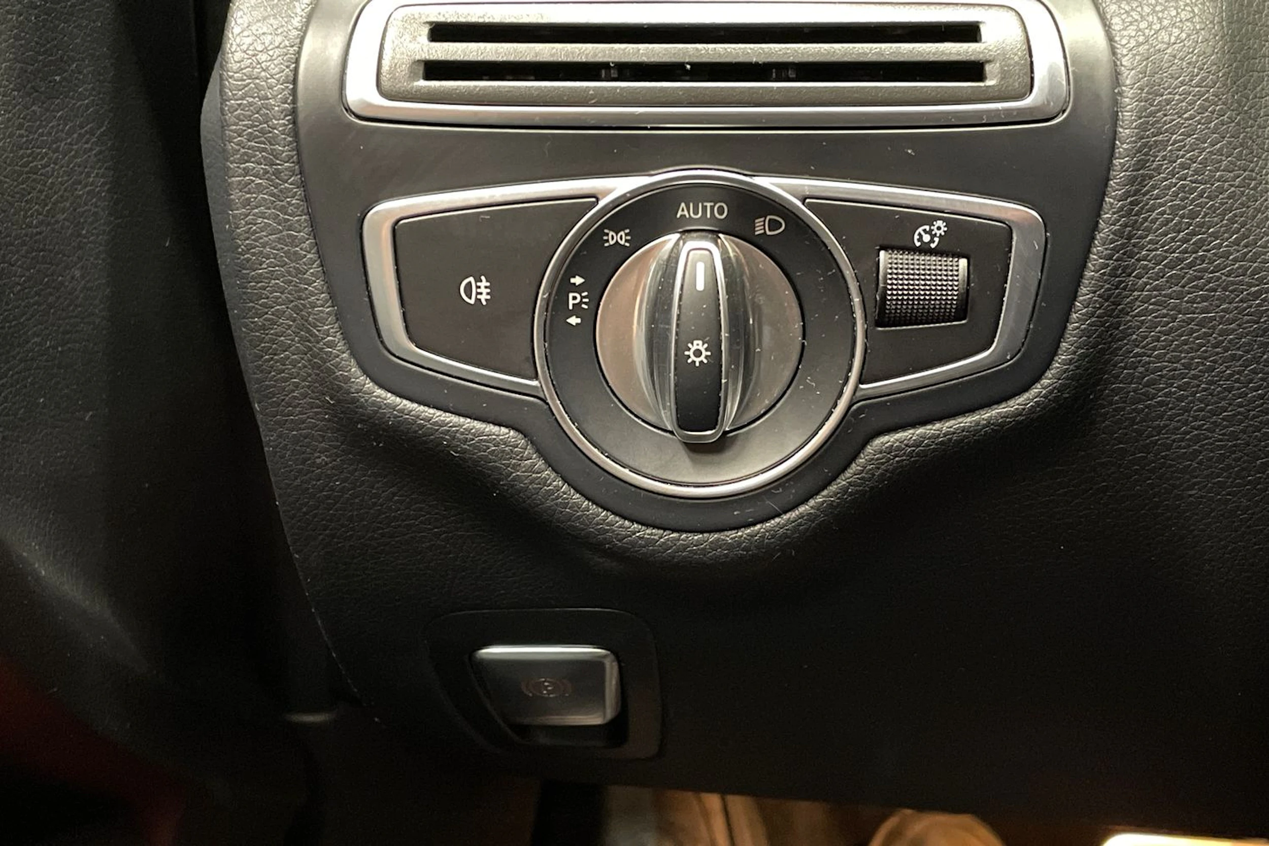 musta Mercedes-Benz C 2018 kuva 17.