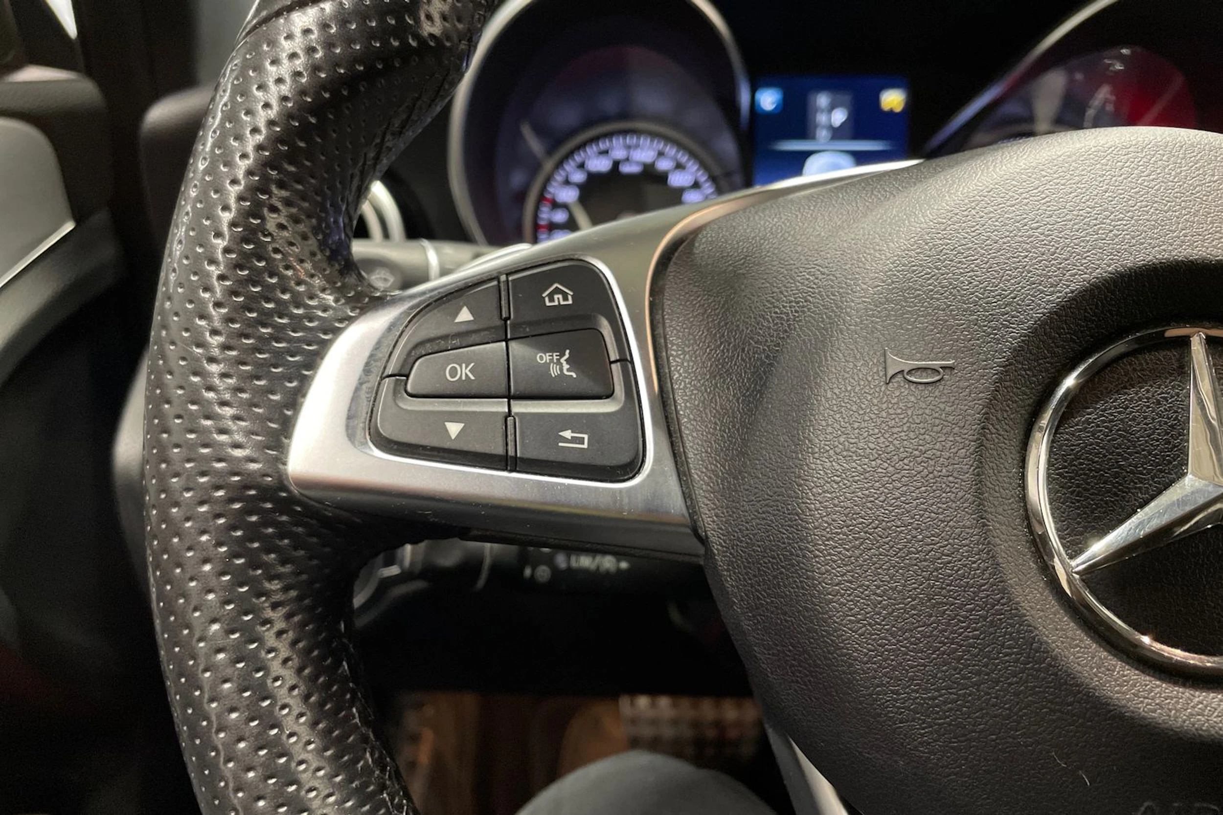 musta Mercedes-Benz C 2018 kuva 18.