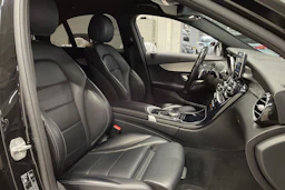 musta Mercedes-Benz C 2018 kuva 24.