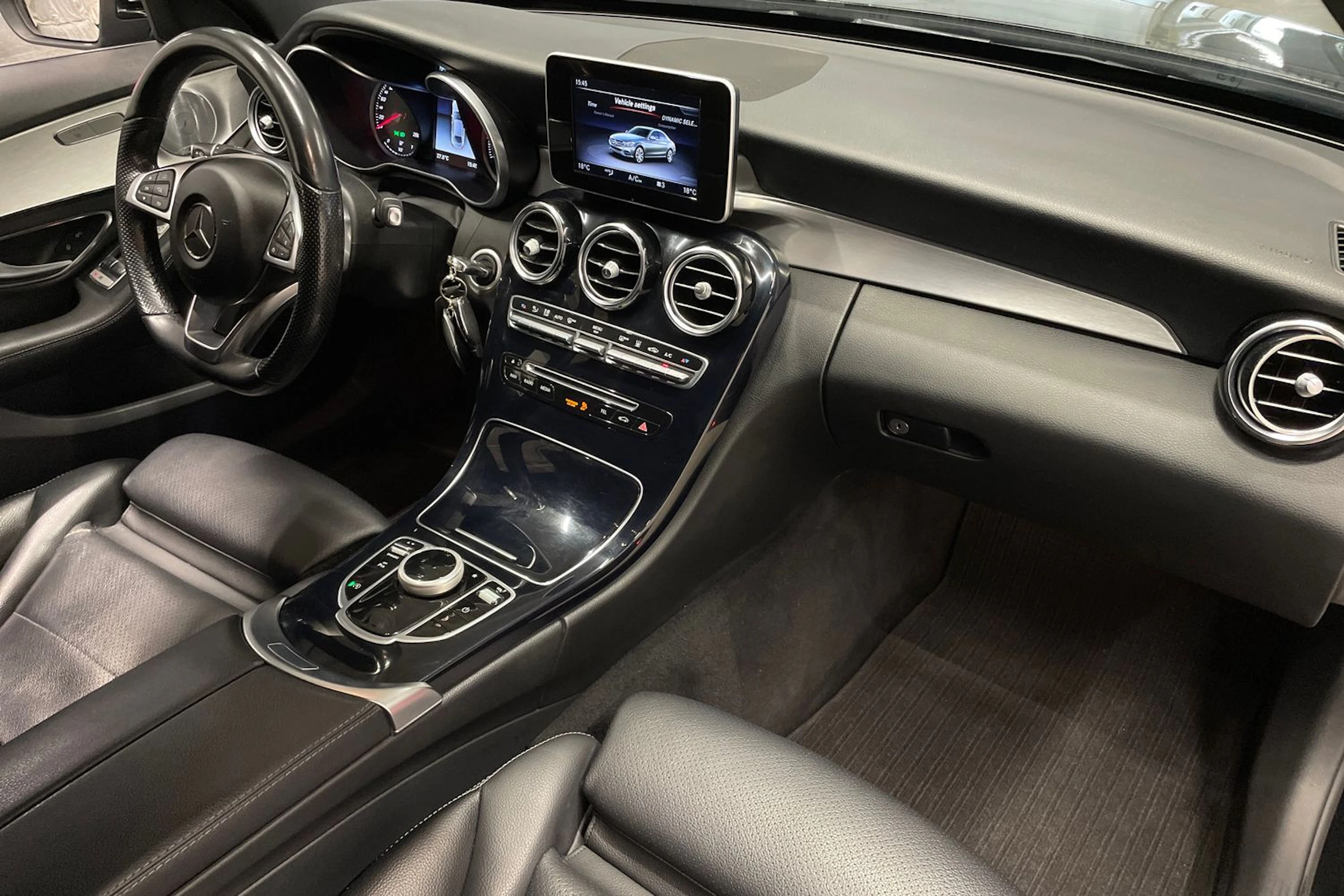 musta Mercedes-Benz C 2018 kuva 25.