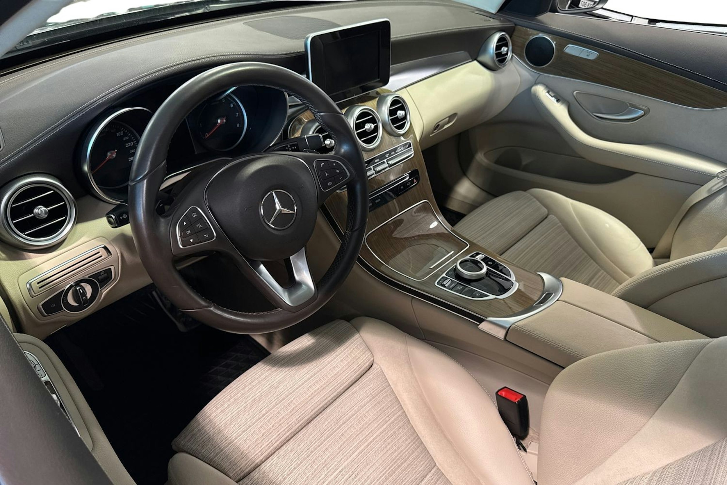 Musta Mercedes-Benz C 2018 kuva 6.