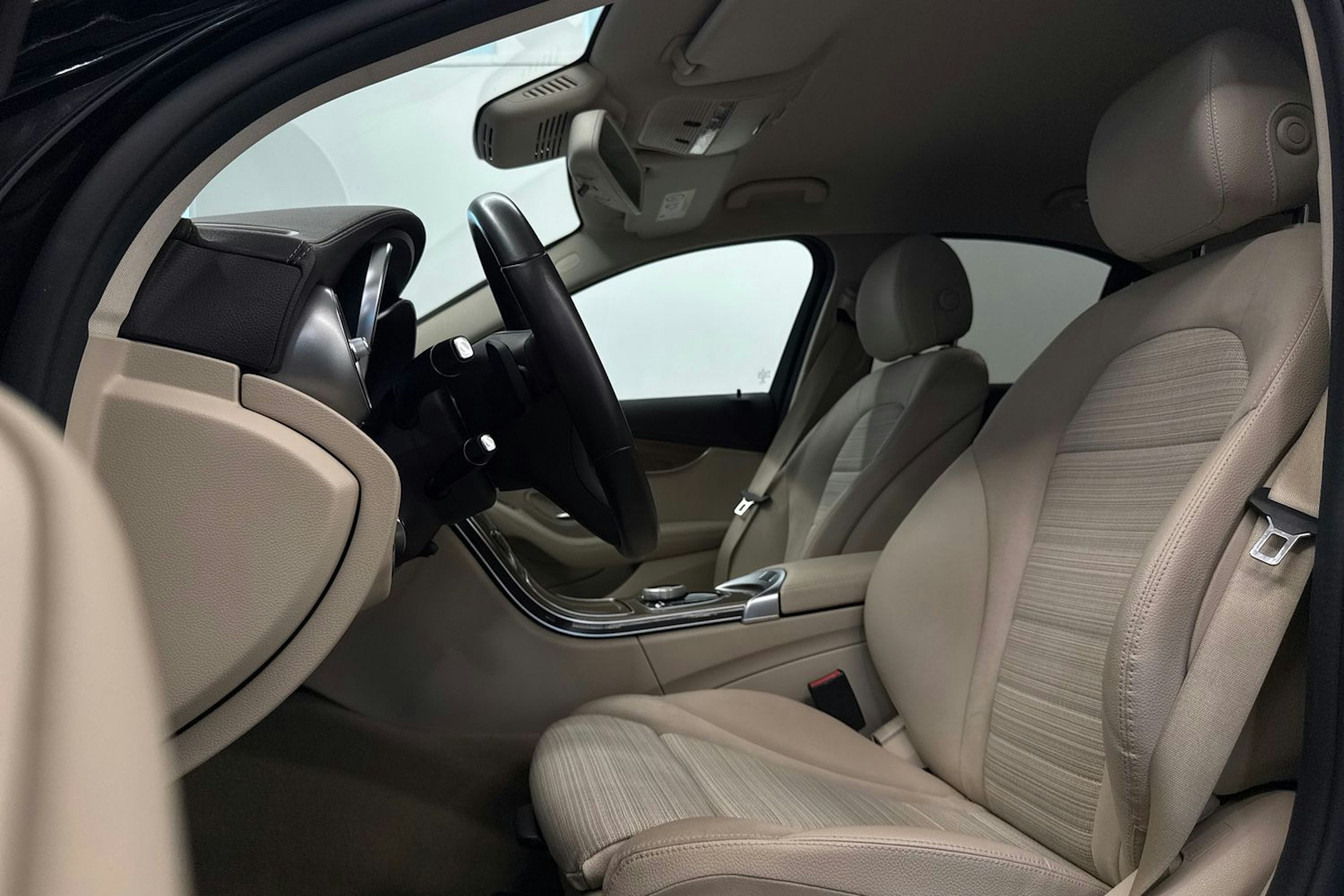 Musta Mercedes-Benz C 2018 kuva 12.
