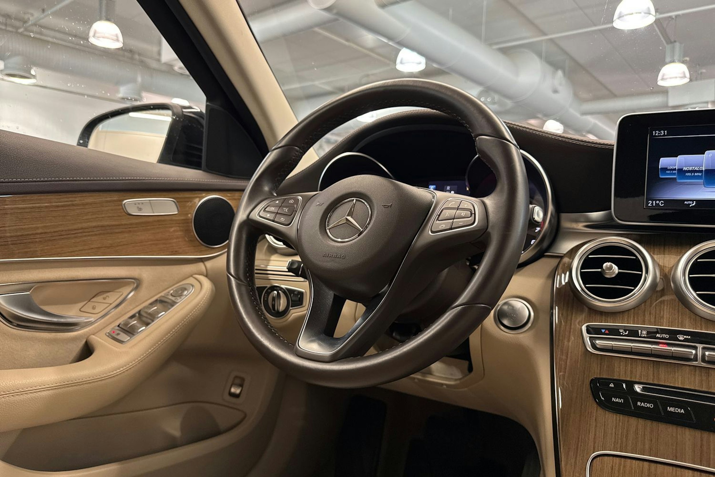 Musta Mercedes-Benz C 2018 kuva 13.